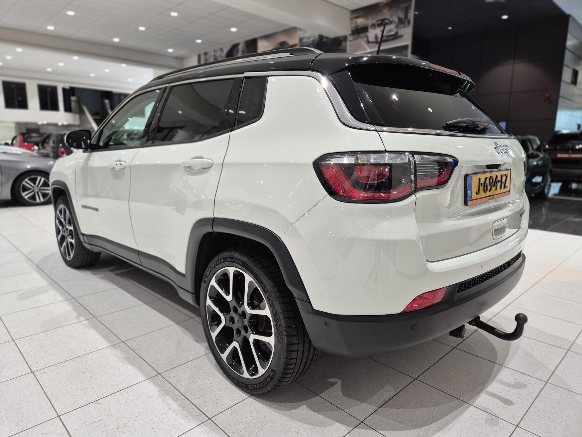 Jeep Compass met kenteken J-694-FZ – detailfoto