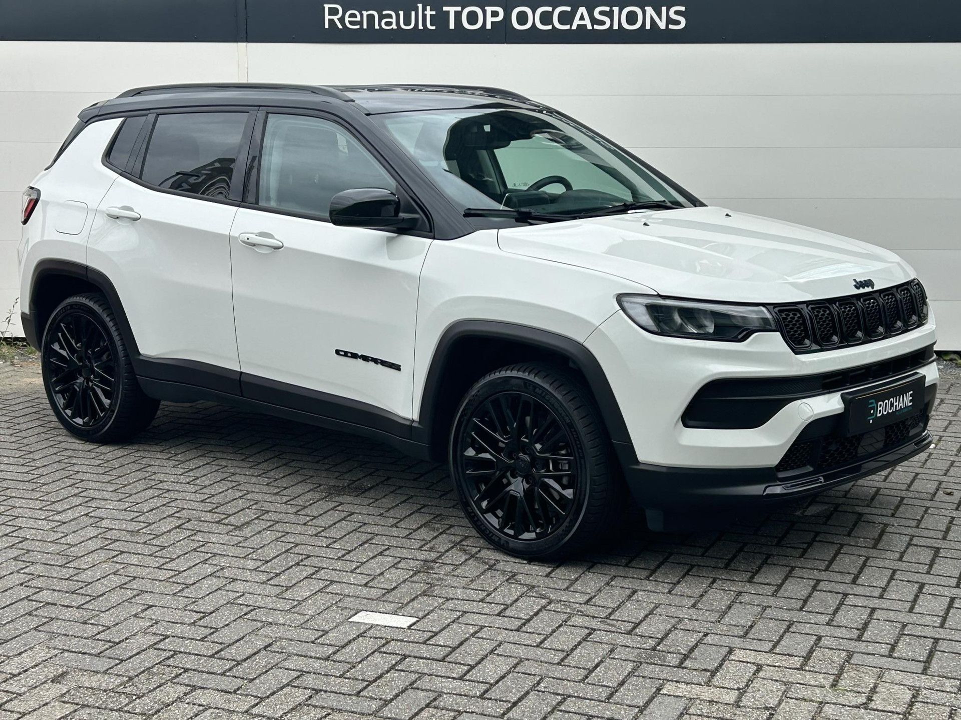 Jeep Compass met kenteken T-899-GG – detailfoto