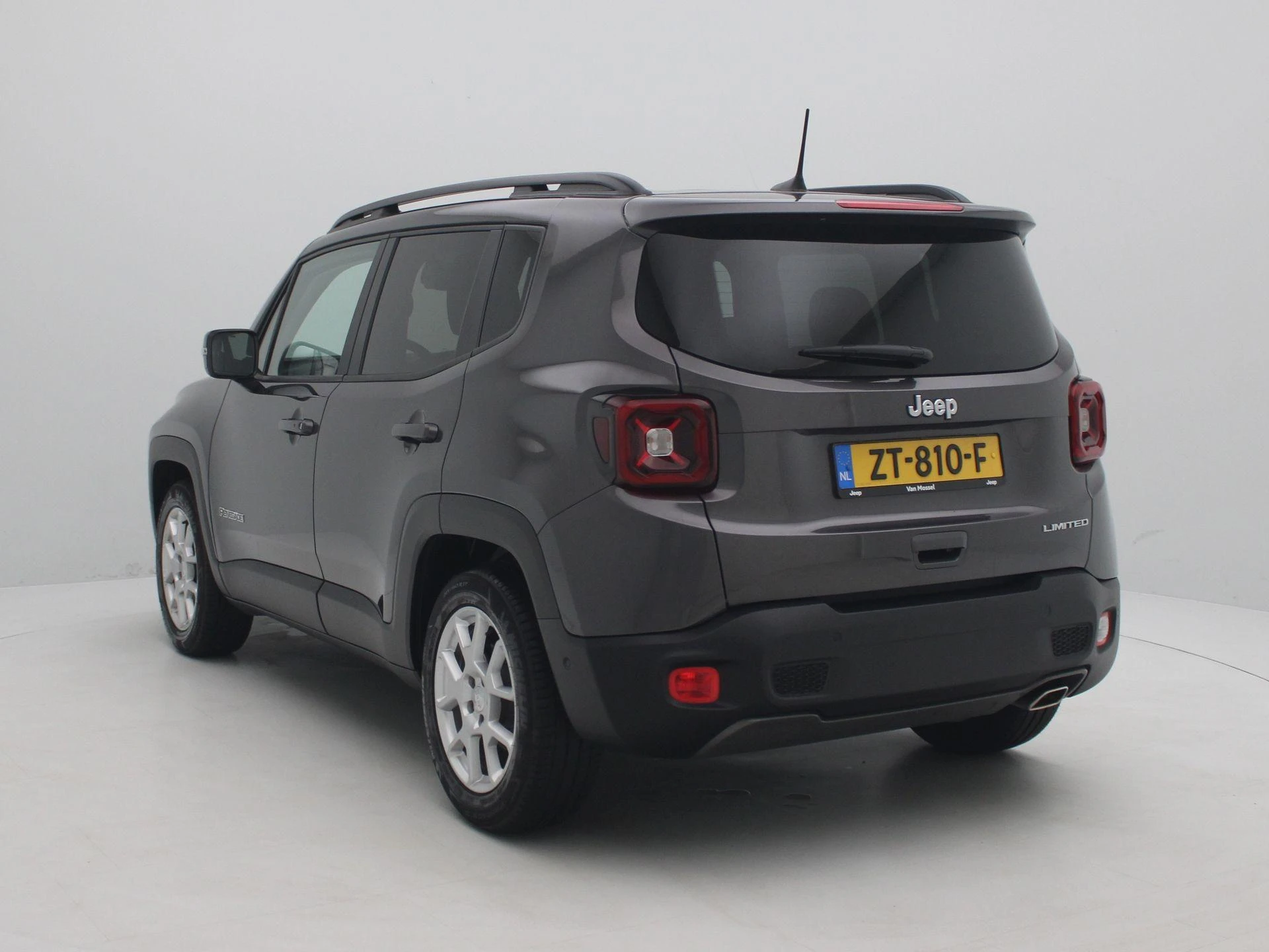 Jeep Renegade met kenteken 64100 – autofoto 3