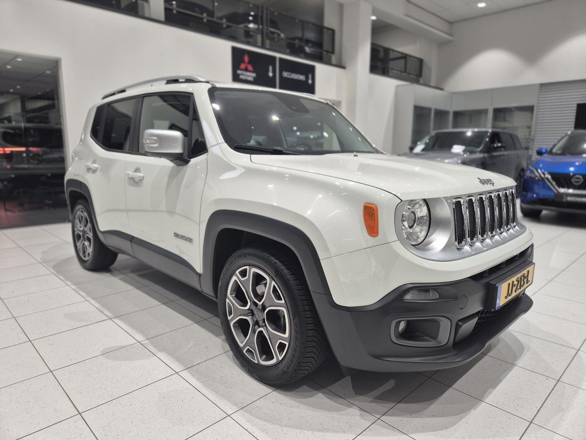 Jeep Renegade met kenteken JJ-213-L – detailfoto