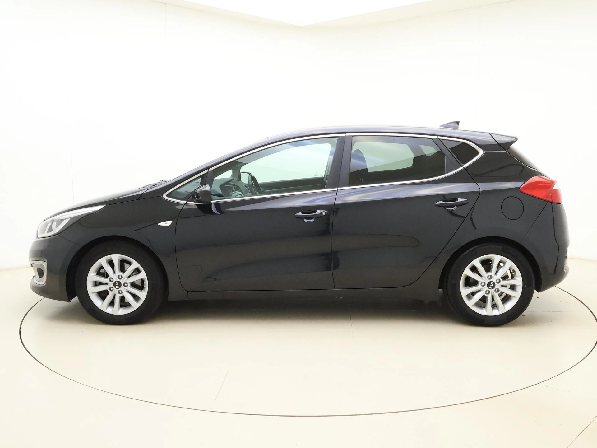 Kia Ceed met kenteken 85100 – autofoto 3