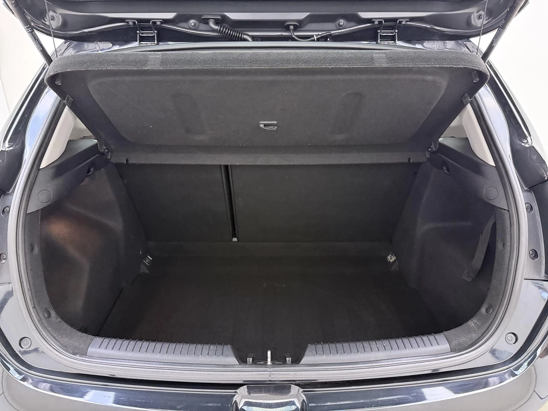 Kia Ceed met kenteken 85100 – autofoto 4