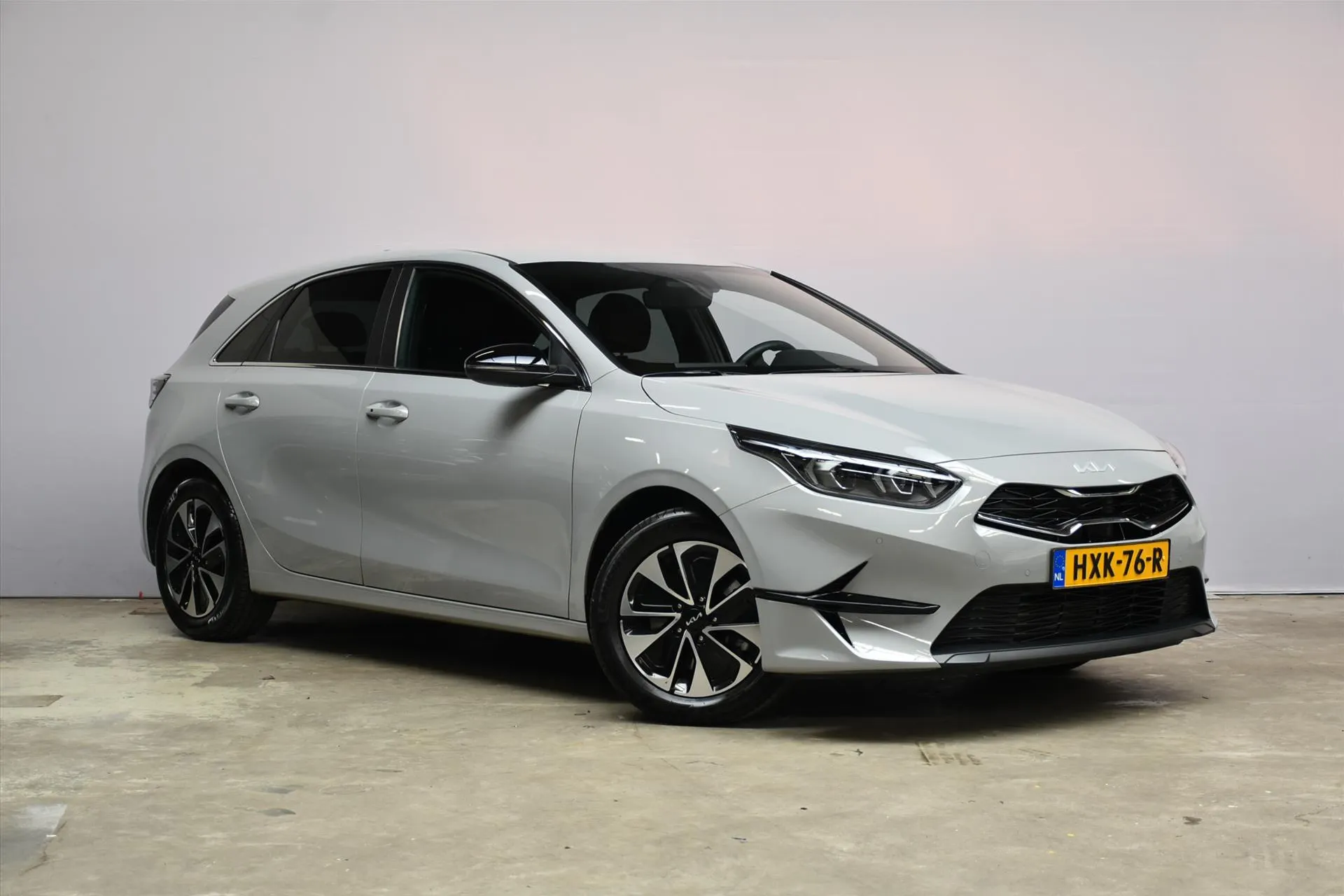 Kia Ceed met kenteken HXK-76-R – dashboard
