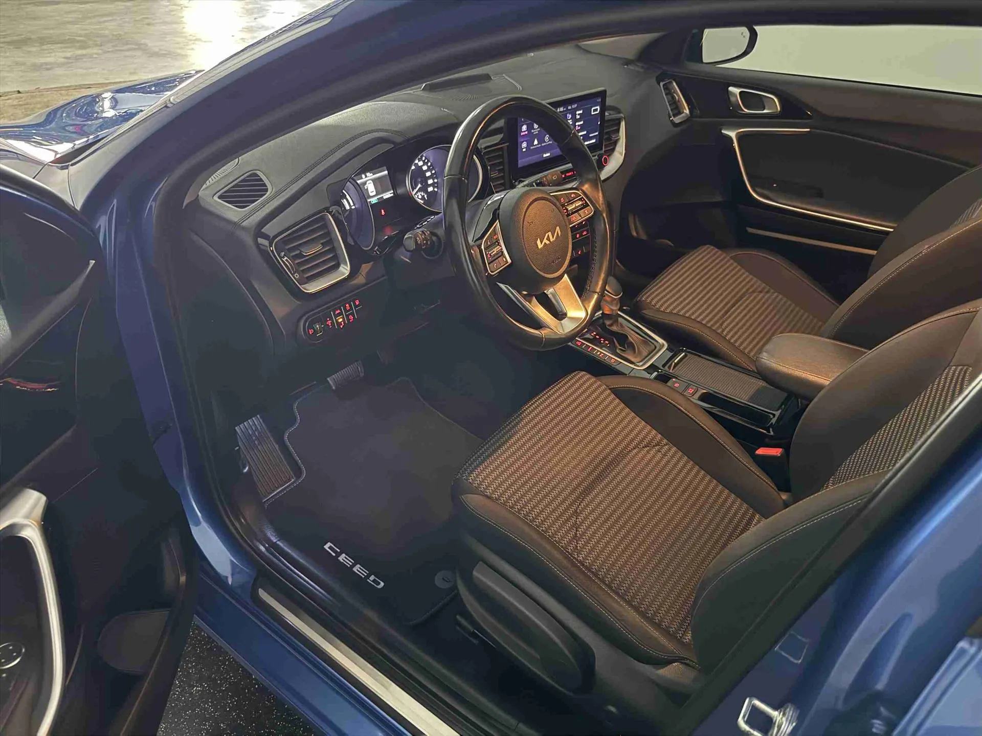 Kia Ceed met kenteken KPF-75-R – interieur