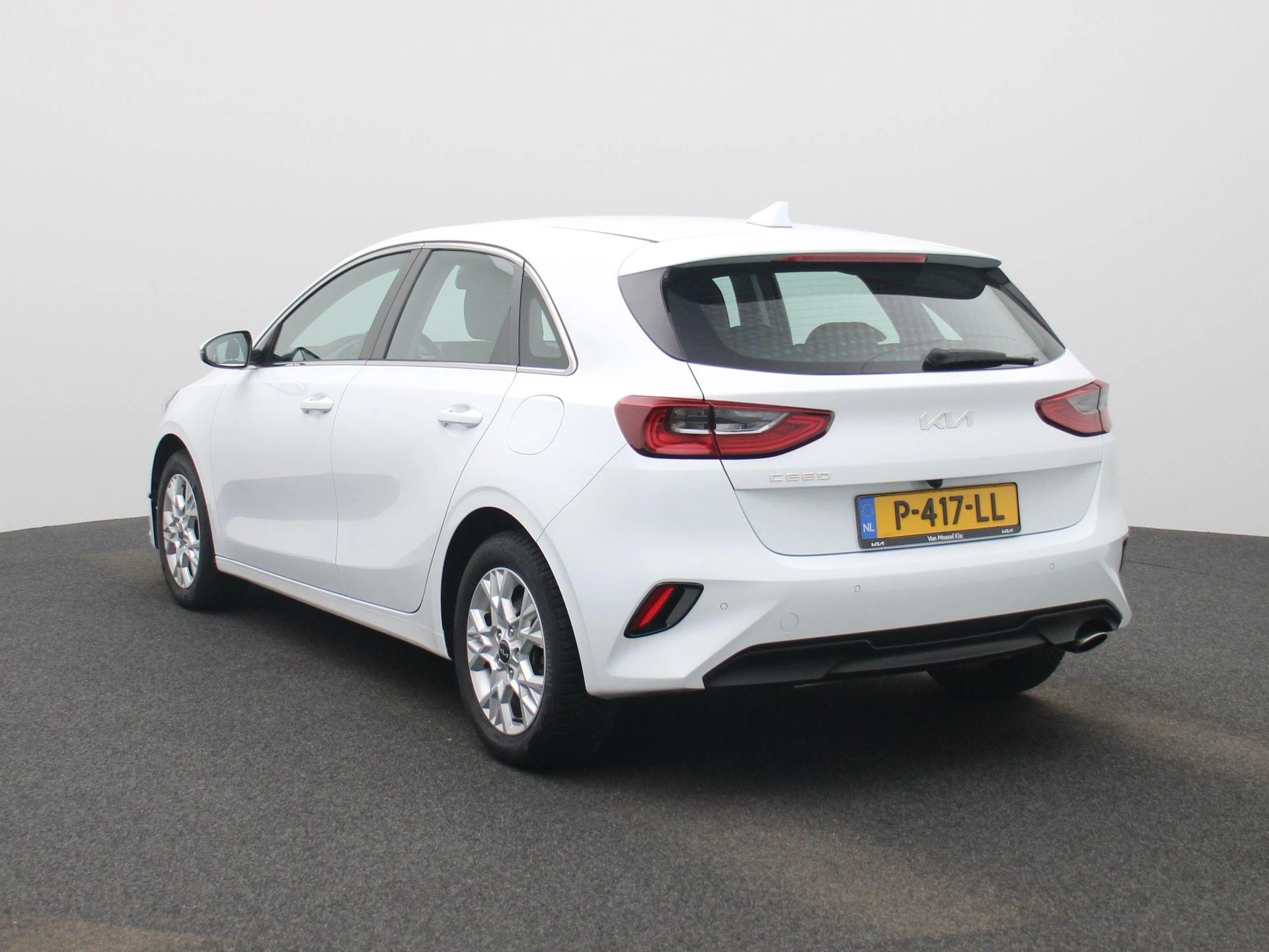 Kia Ceed met kenteken P-417-LL – autofoto 3
