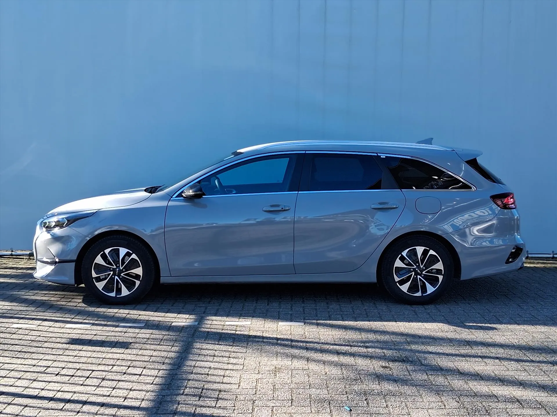 Kia CeedSportswagon met kenteken HXB-03-J – achteraanzicht