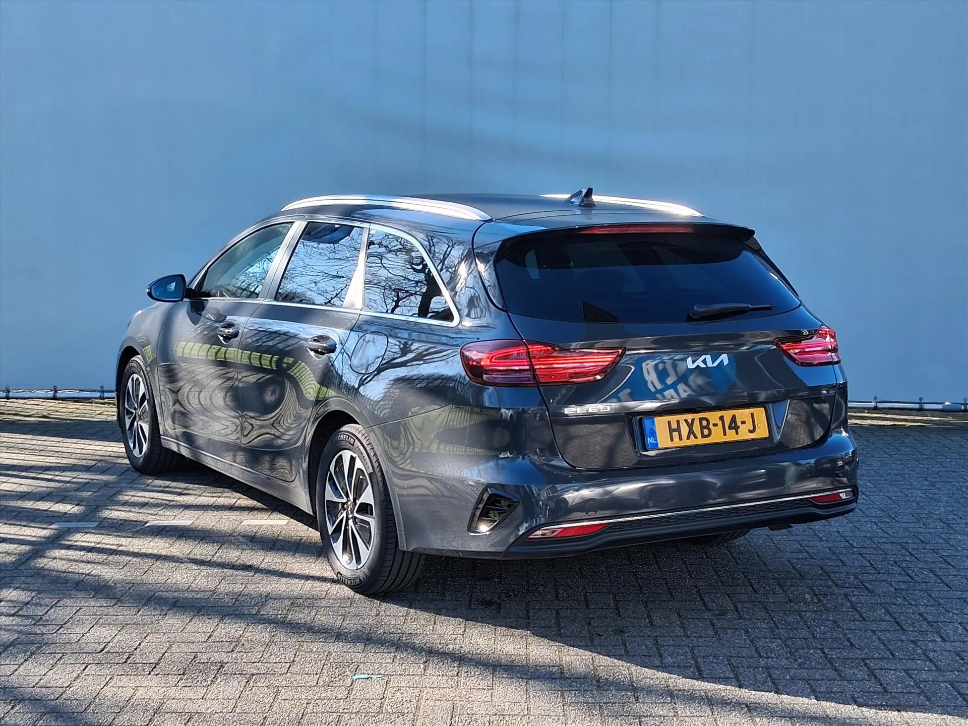 Kia CeedSportswagon met kenteken HXB-14-J – interieur