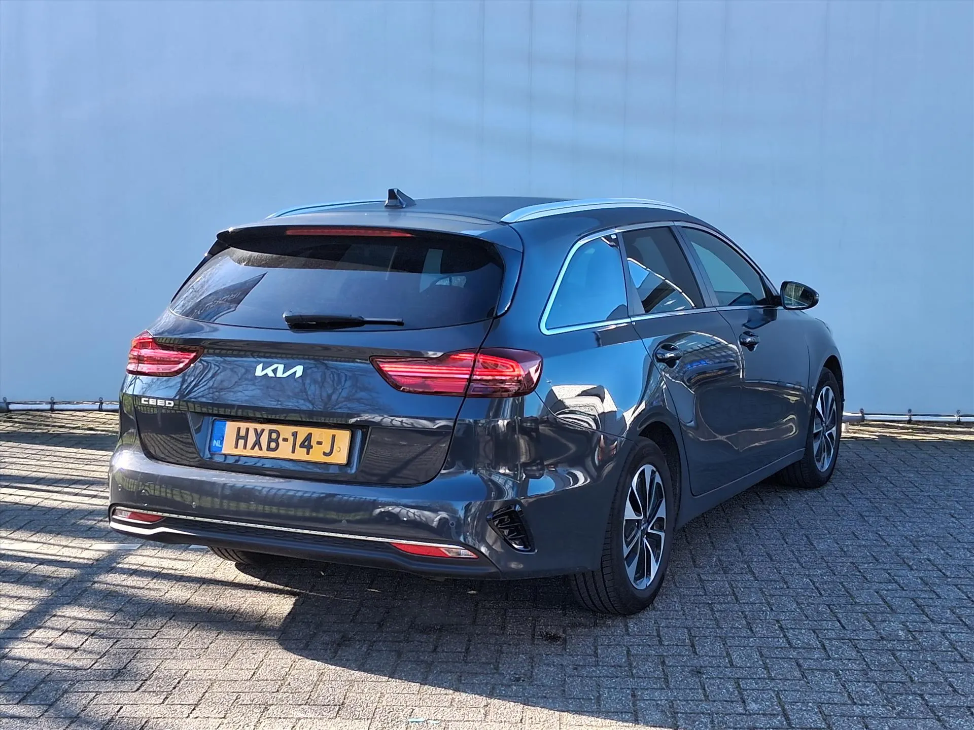 Kia CeedSportswagon met kenteken HXB-14-J – dashboard