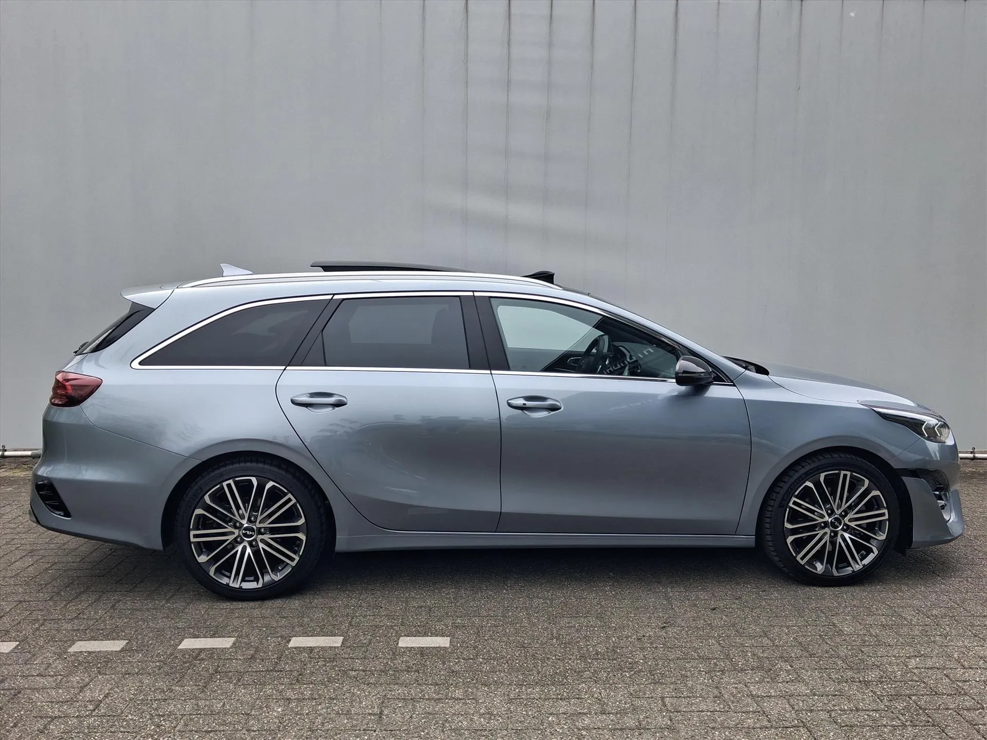 Kia CeedSportswagon met kenteken HXB-27-J – detailfoto