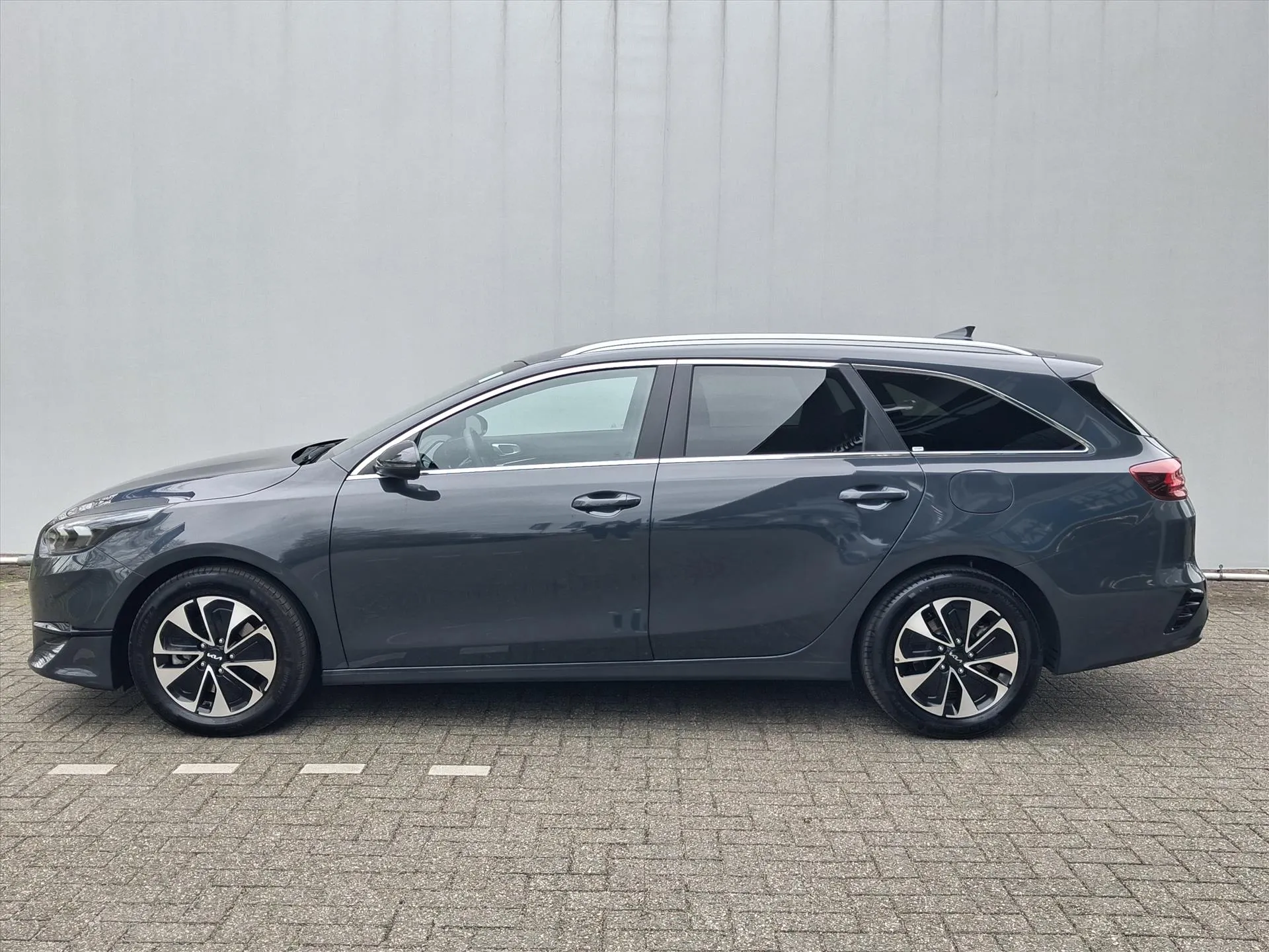 Kia CeedSportswagon met kenteken HXX-07-T – achteraanzicht