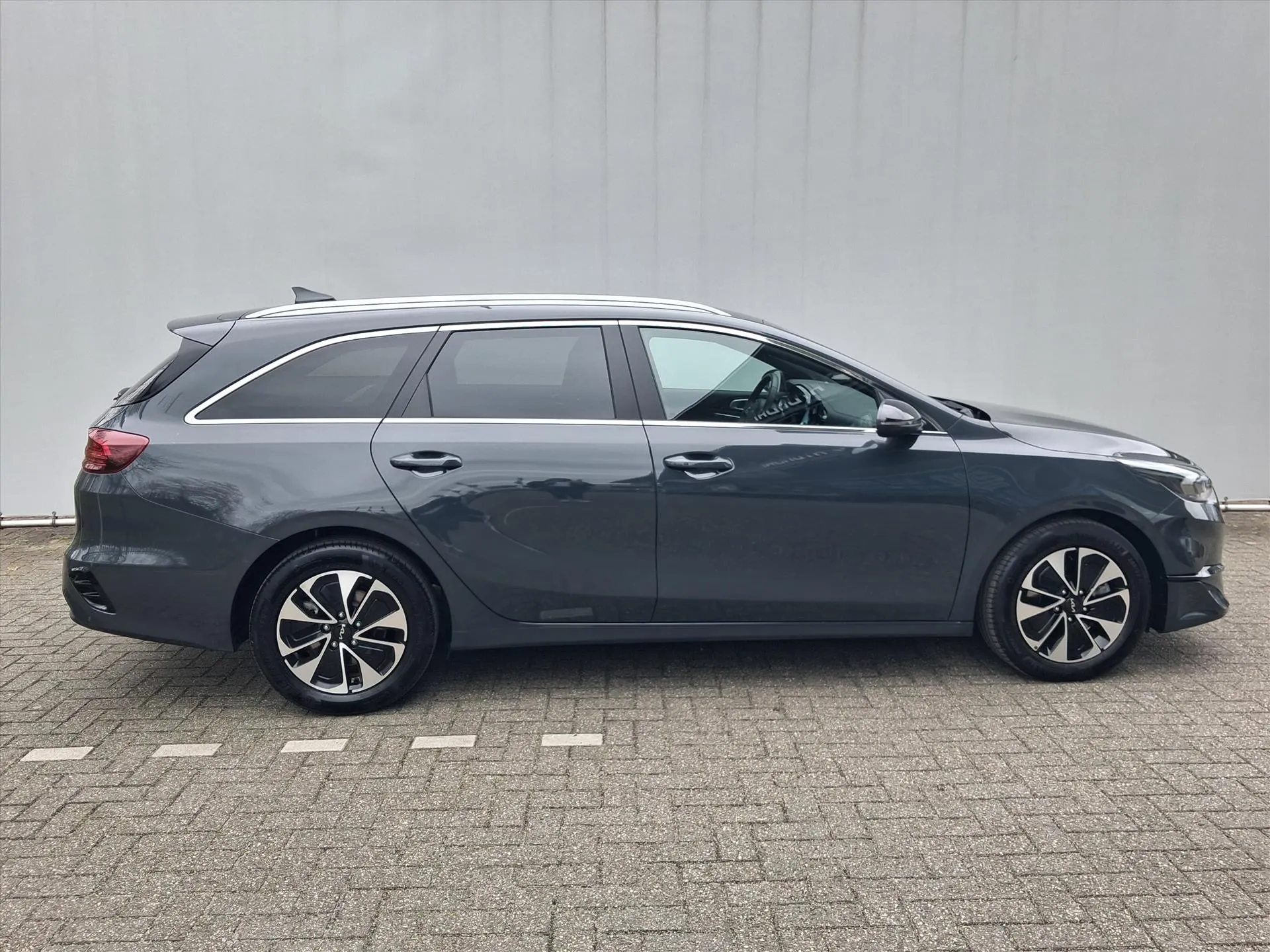 Kia CeedSportswagon met kenteken HXX-07-T – dashboard