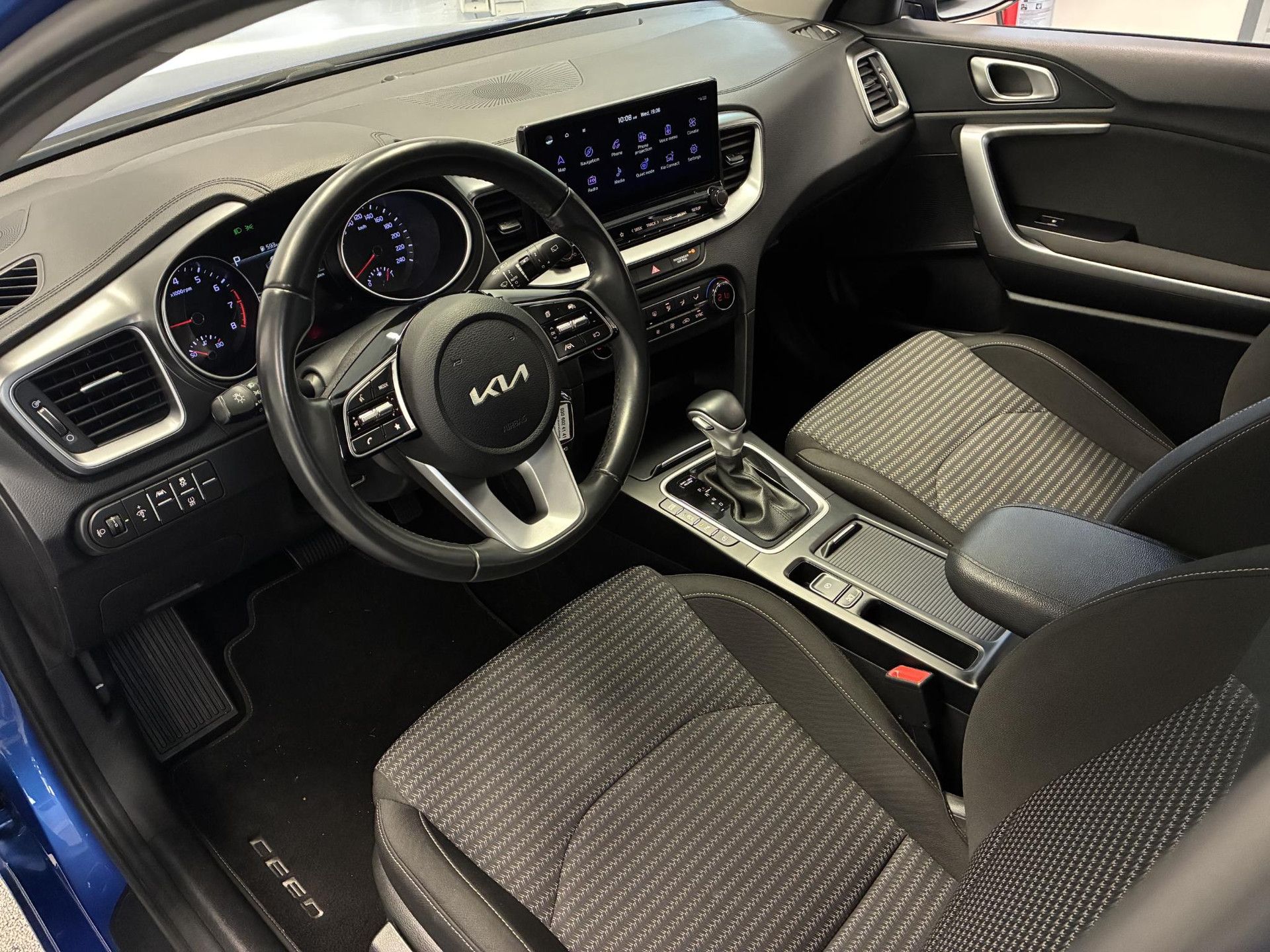 Kia CeedSportswagon met kenteken R-773-SR – interieur