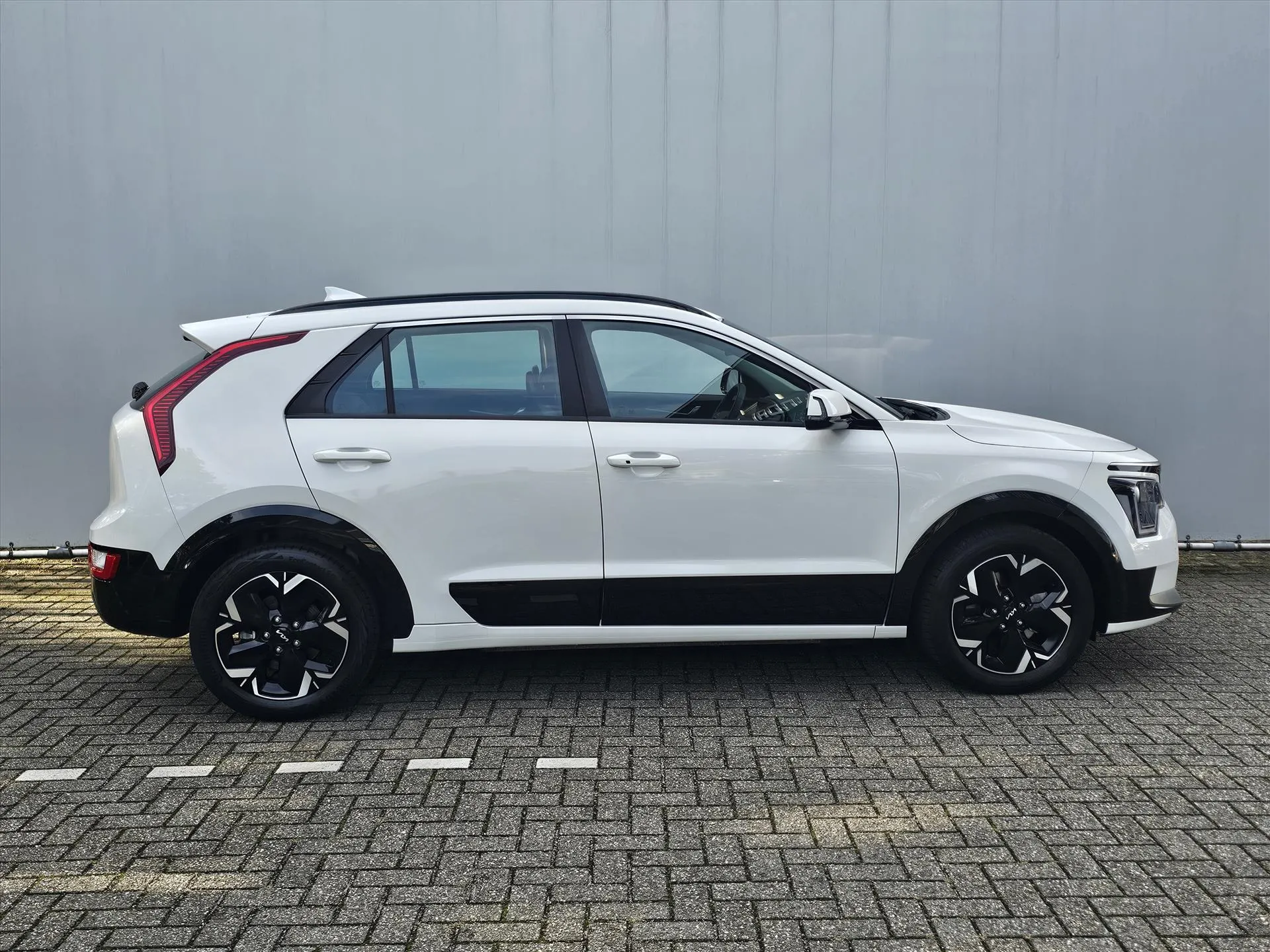 Kia e-Niro met kenteken R-381-DH – detailfoto