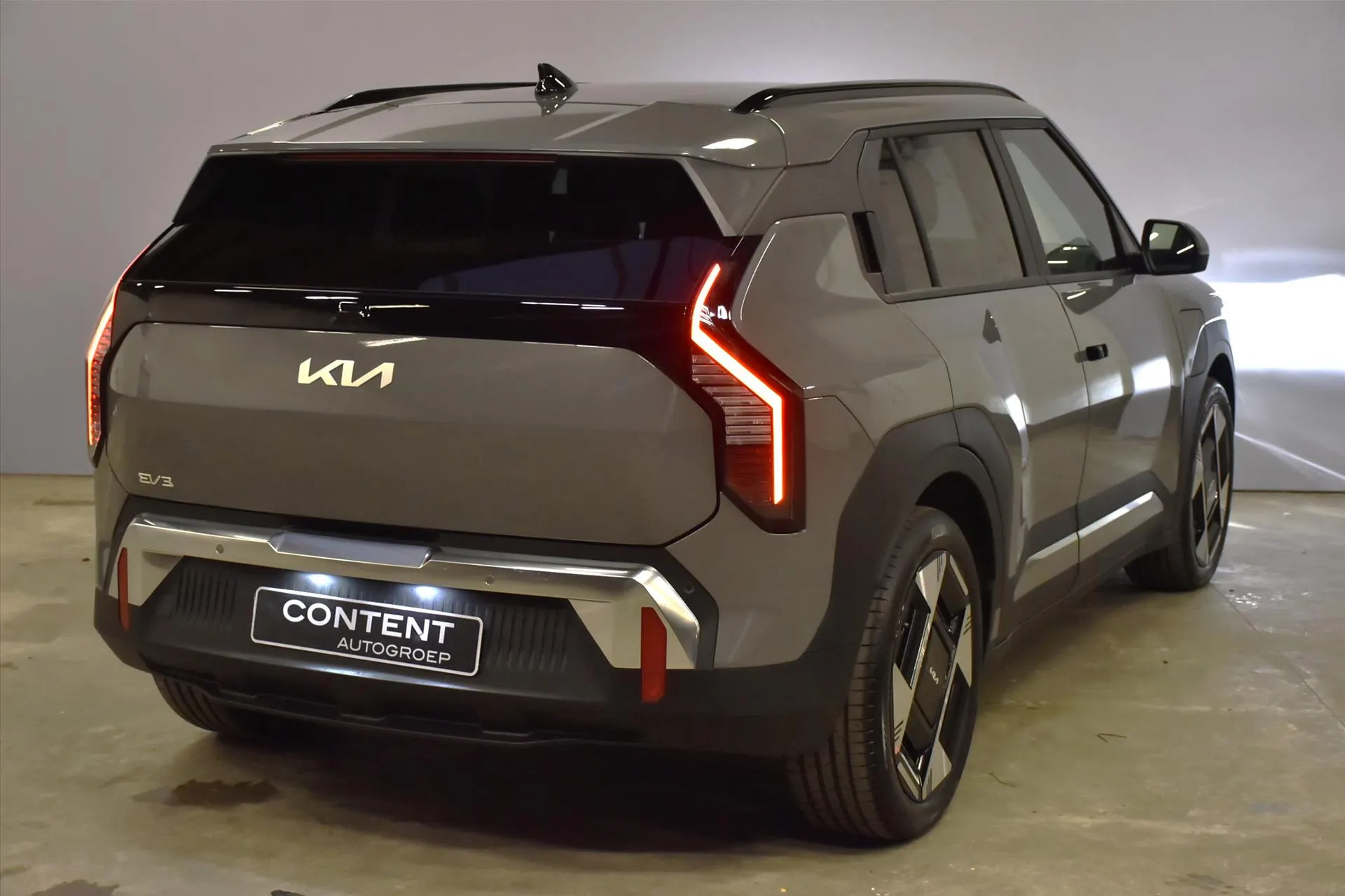 Kia EV3 met kenteken 64105 – interieur