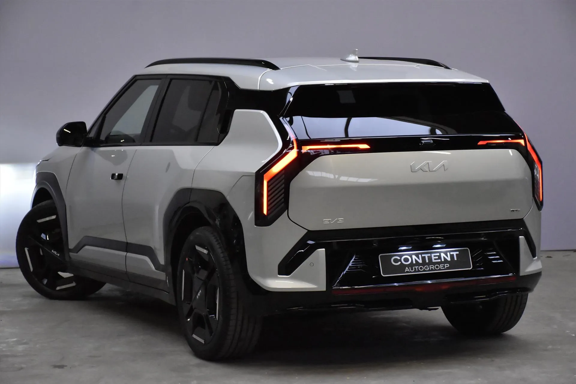 Kia EV3 met kenteken 64109 – detailfoto