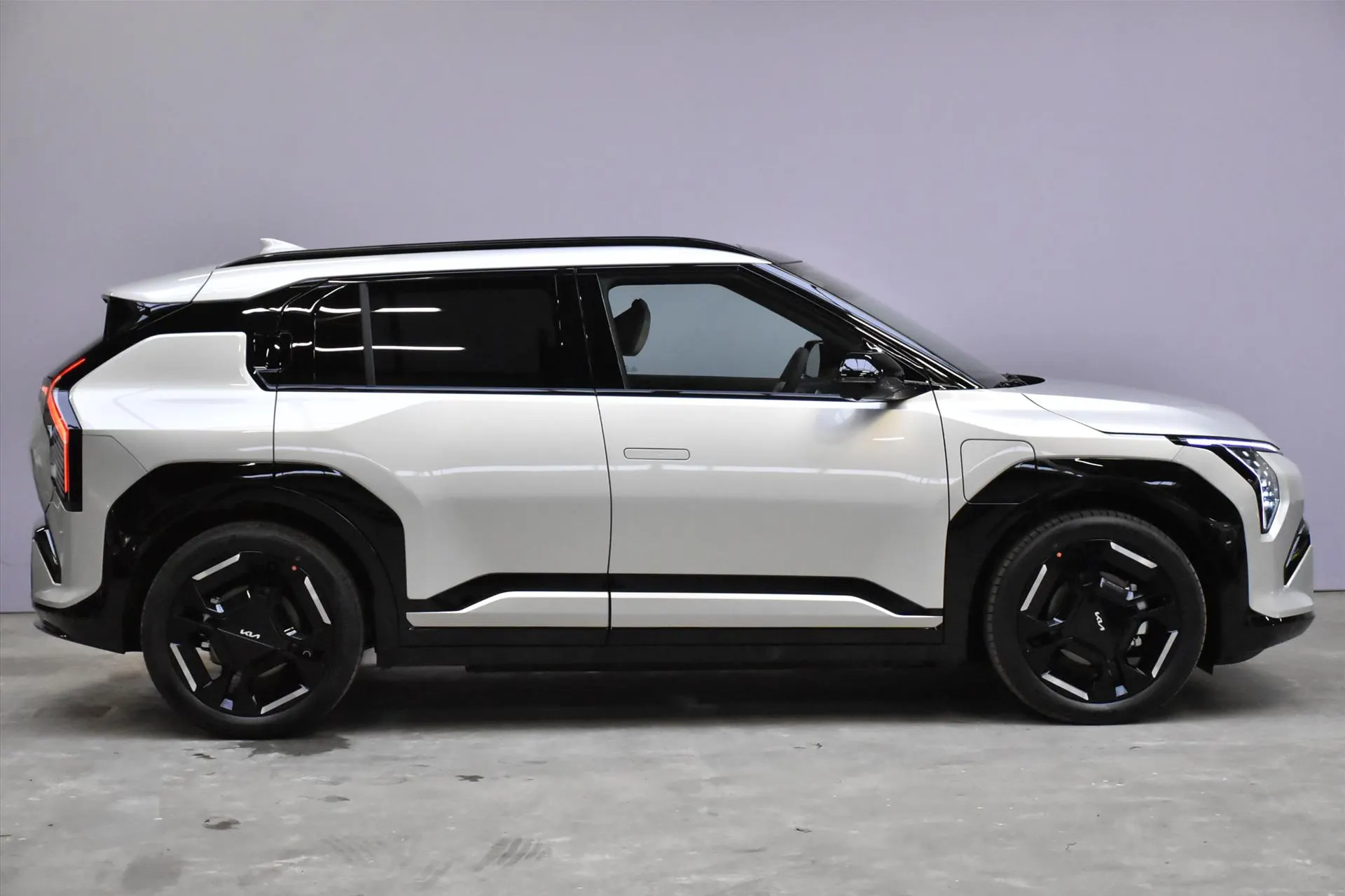 Kia EV3 met kenteken 64117 – interieur