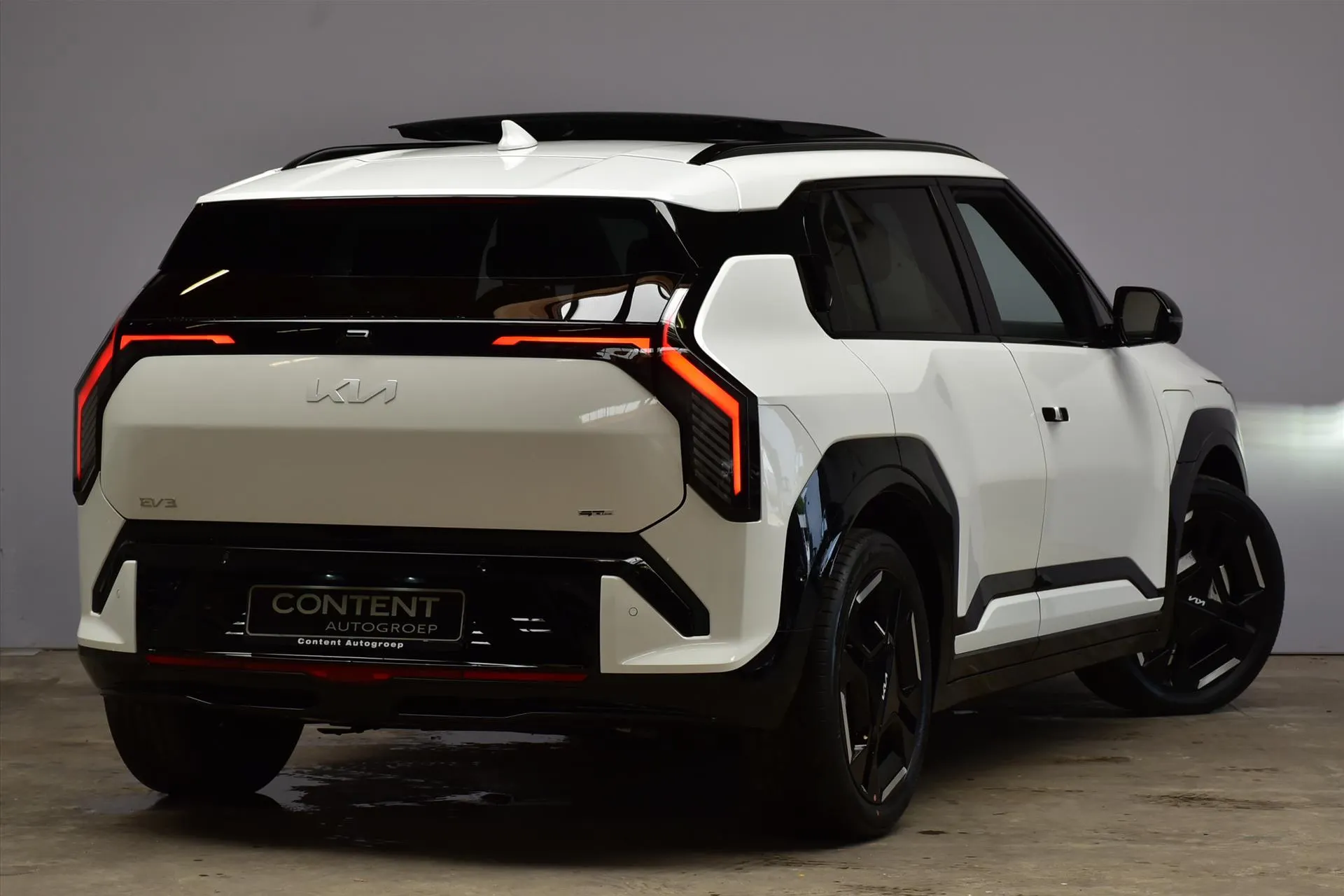 Kia EV3 met kenteken 64118 – detailfoto