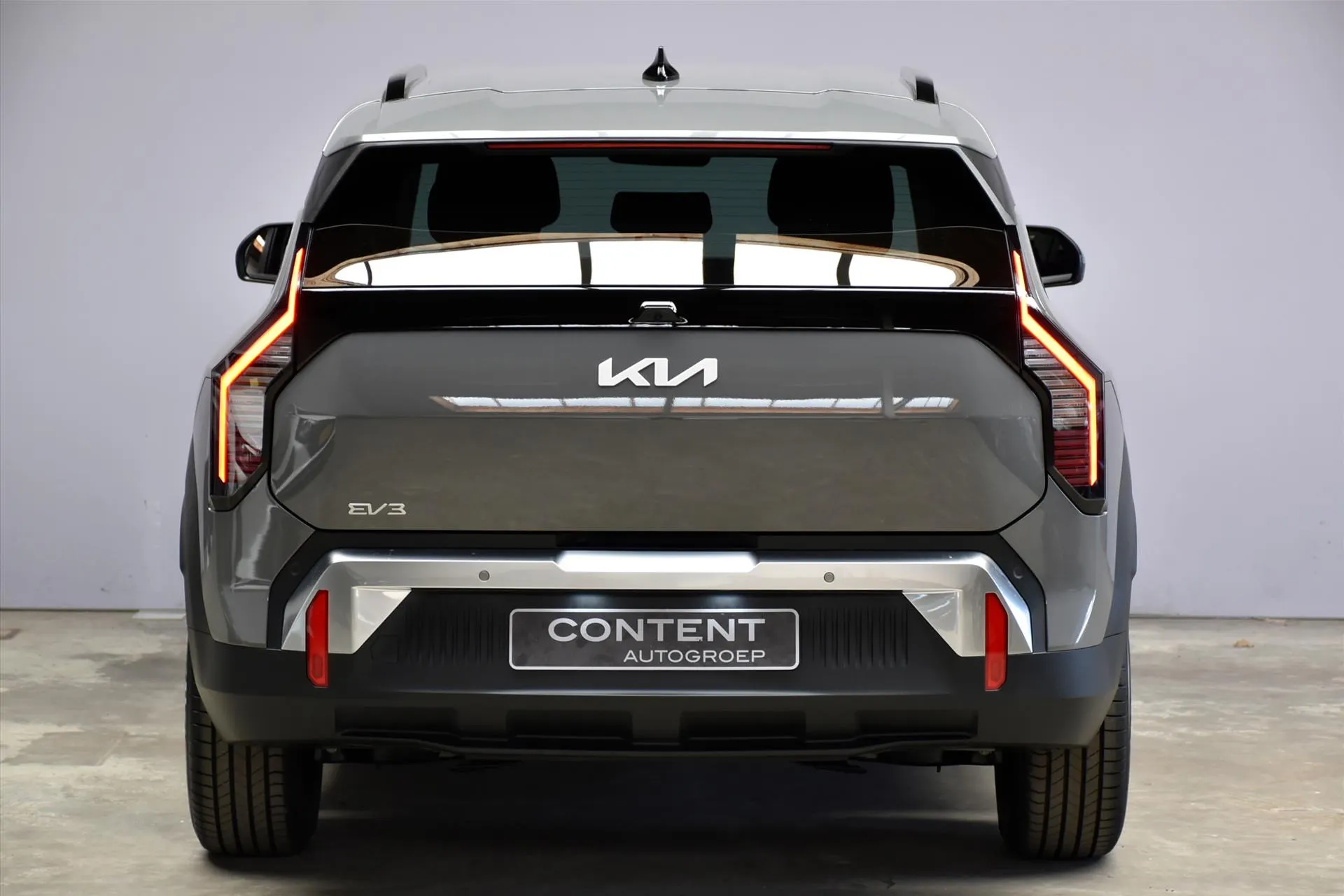 Kia EV3 met kenteken 68841 – dashboard