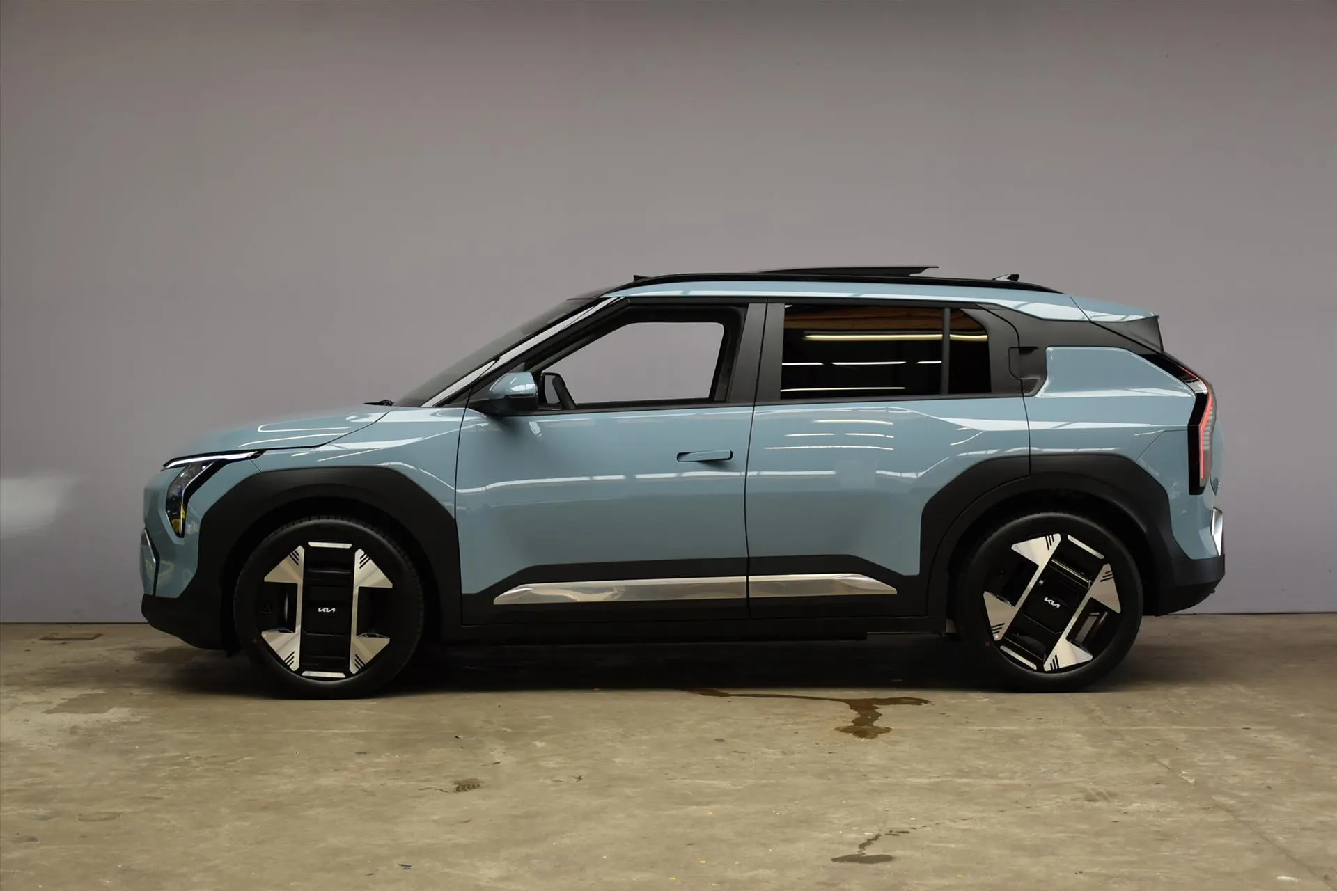 Kia EV3 met kenteken 72887 – achteraanzicht