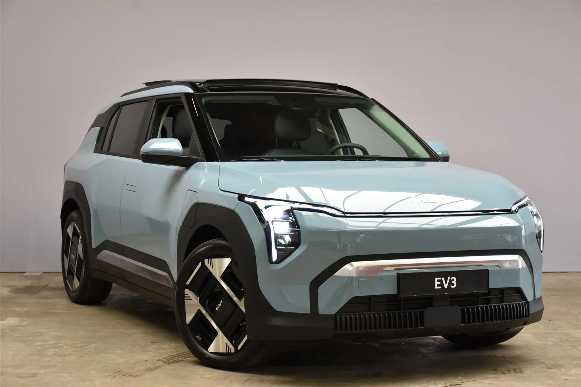 Kia EV3 met kenteken 72887 – dashboard
