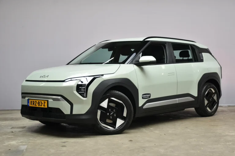 Kia EV3 met kenteken KRZ-83-Z – vooraanzicht
