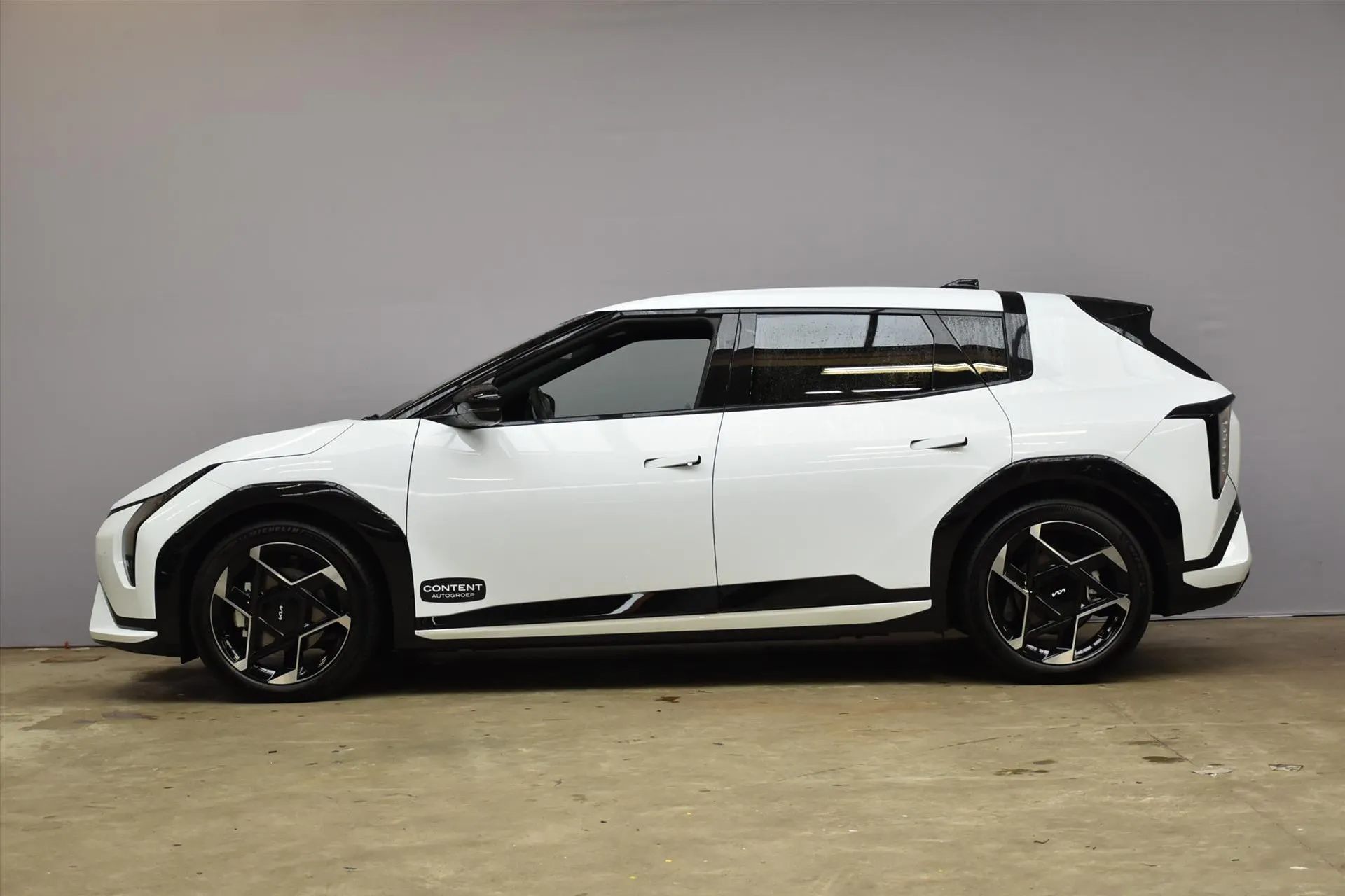 Kia EV4 met kenteken KNX-30-H – achteraanzicht
