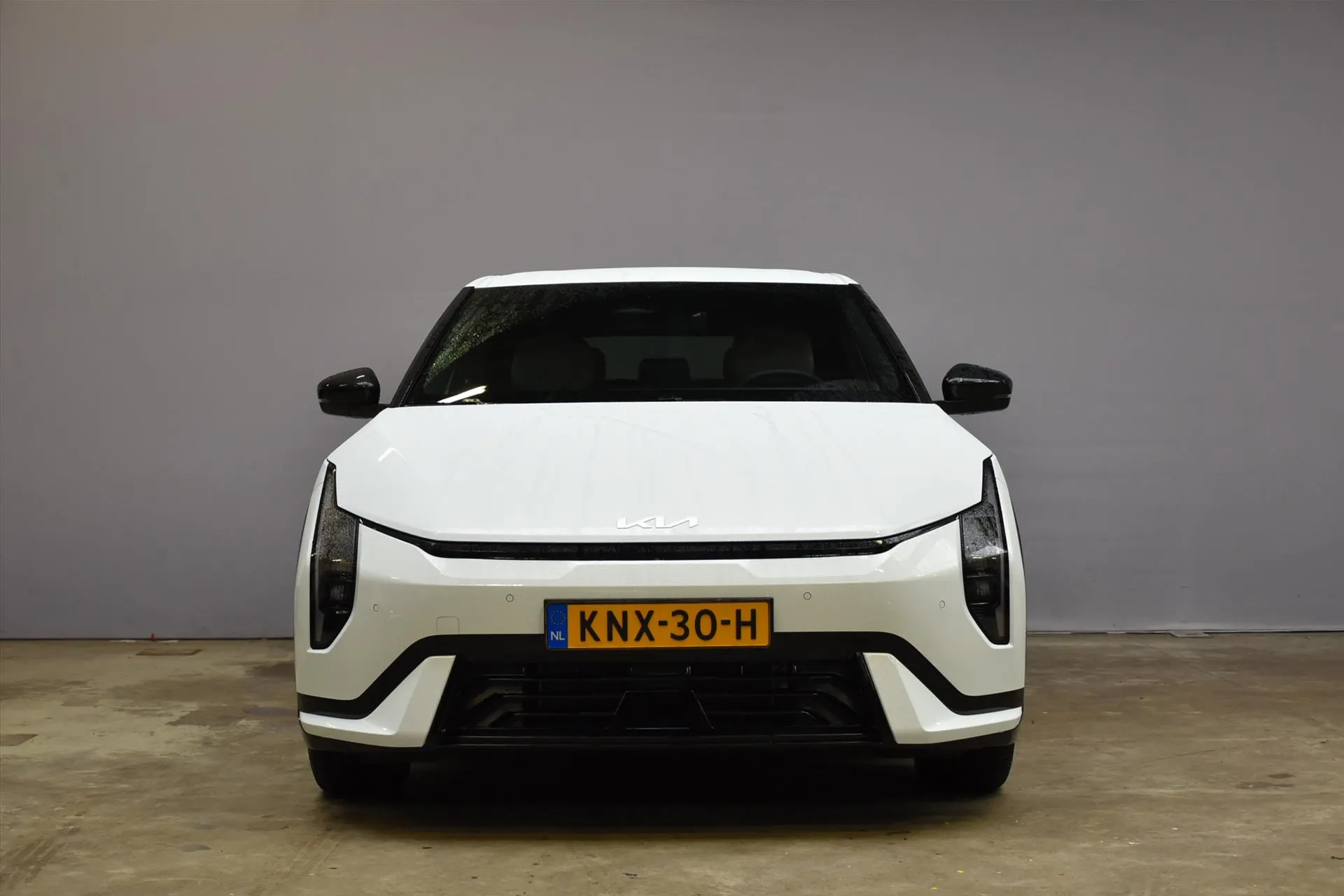 Kia EV4 met kenteken KNX-30-H – interieur