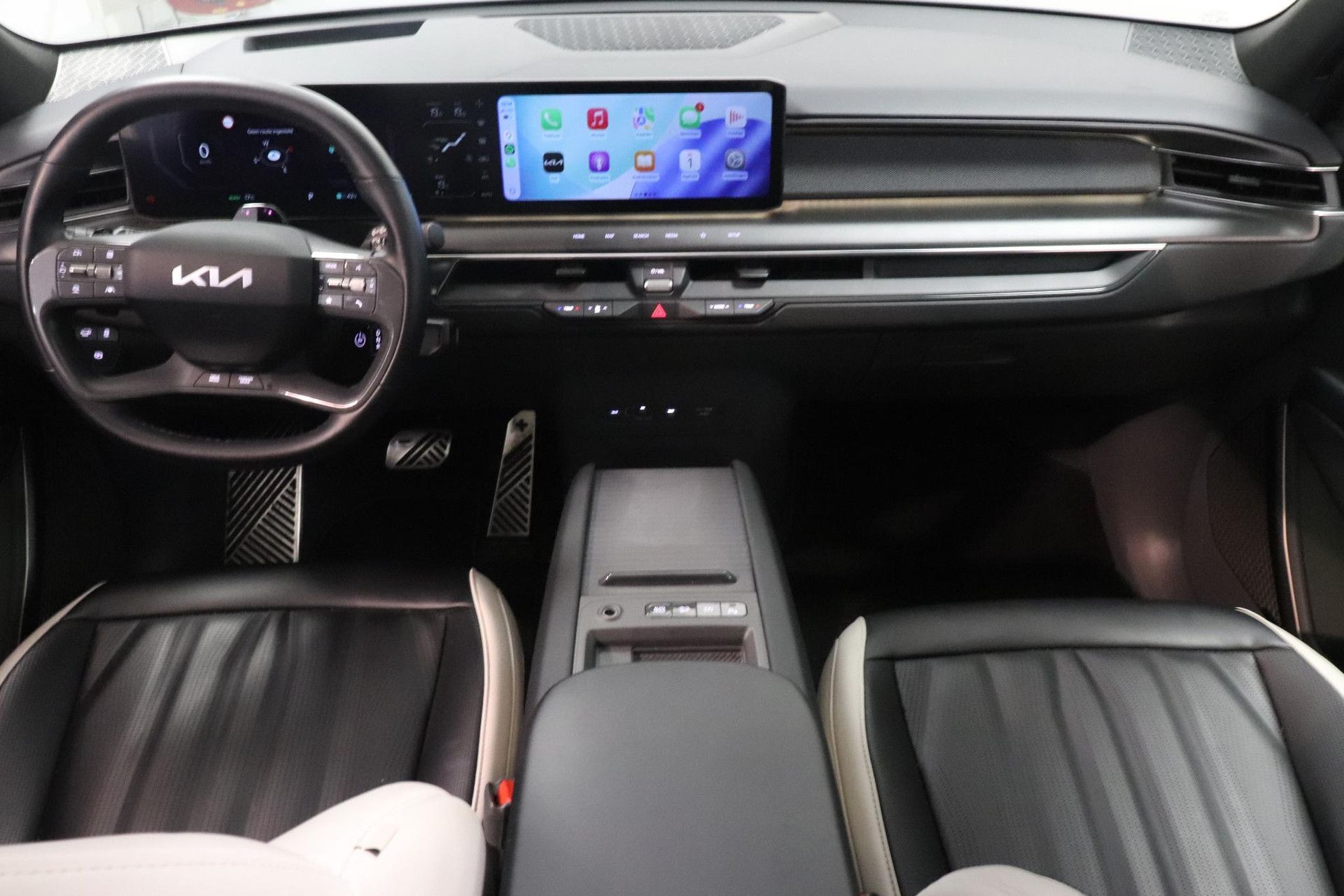 Kia EV9 met kenteken X-458-RF – interieur