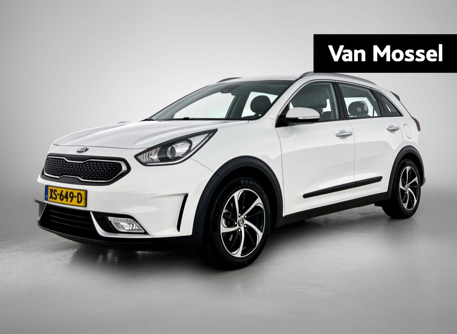 Kia Niro met kenteken 34100 – autofoto 2