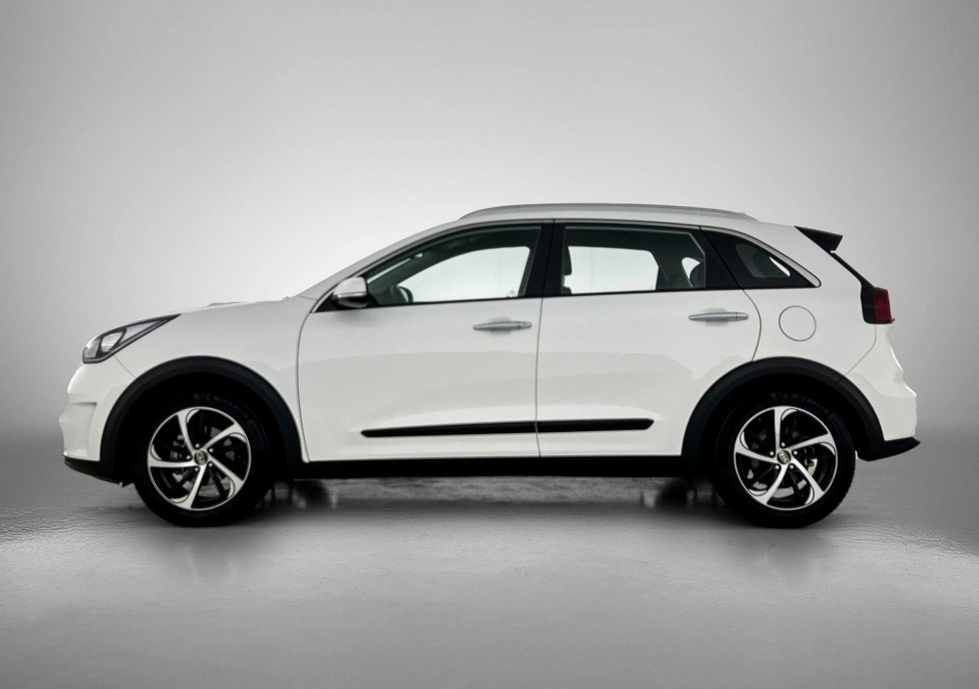 Kia Niro met kenteken 34100 – autofoto 4