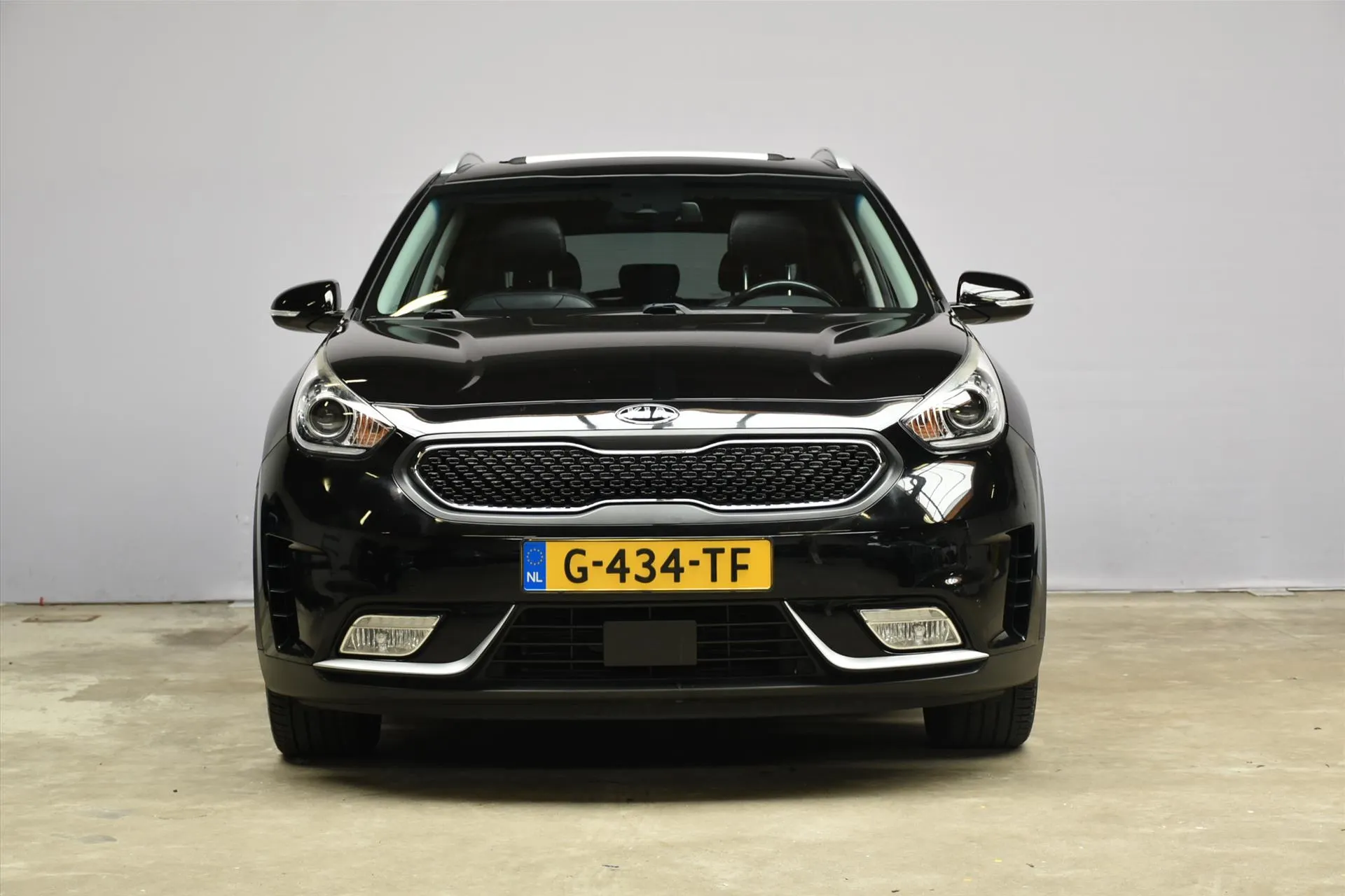 Kia Niro met kenteken G-434-TF – achteraanzicht