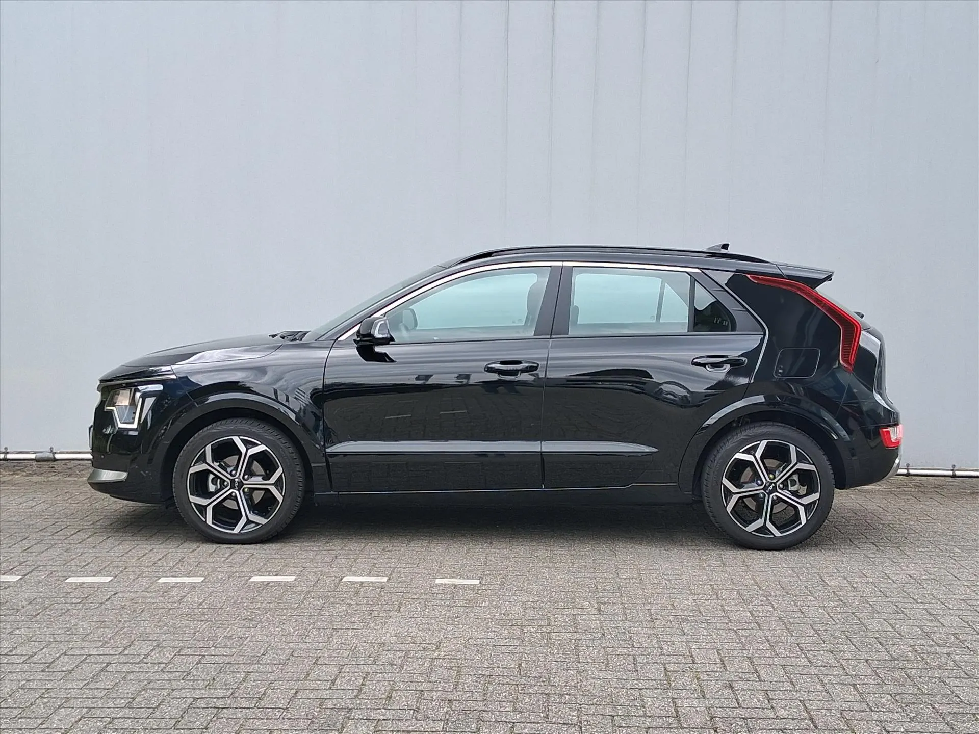 Kia Niro met kenteken HBB-10-R – achteraanzicht