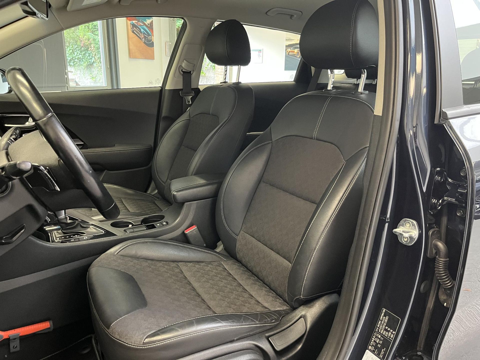 Kia Niro met kenteken J-617-DR – dashboard