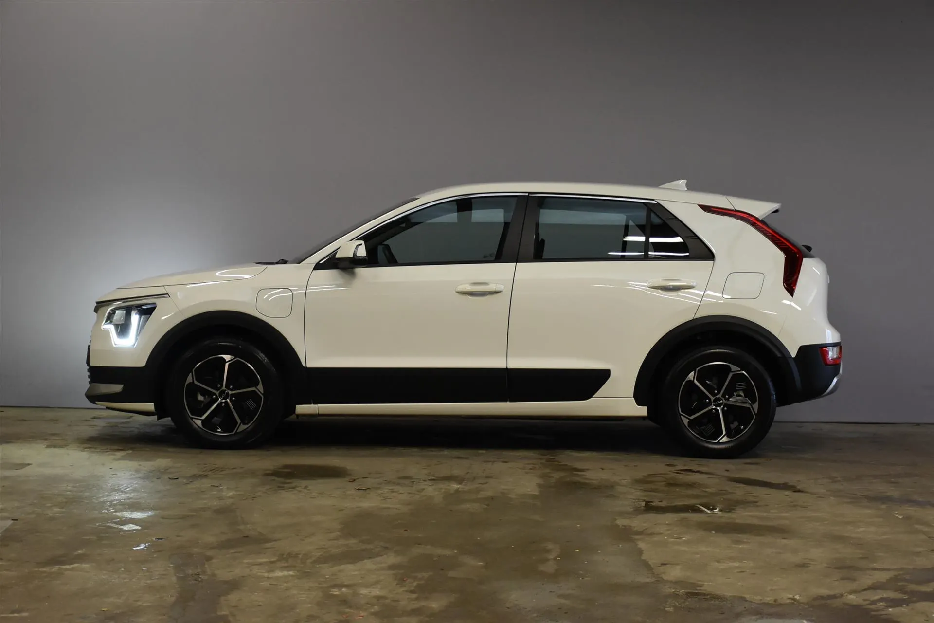 Kia Niro met kenteken JKX-25-F – achteraanzicht