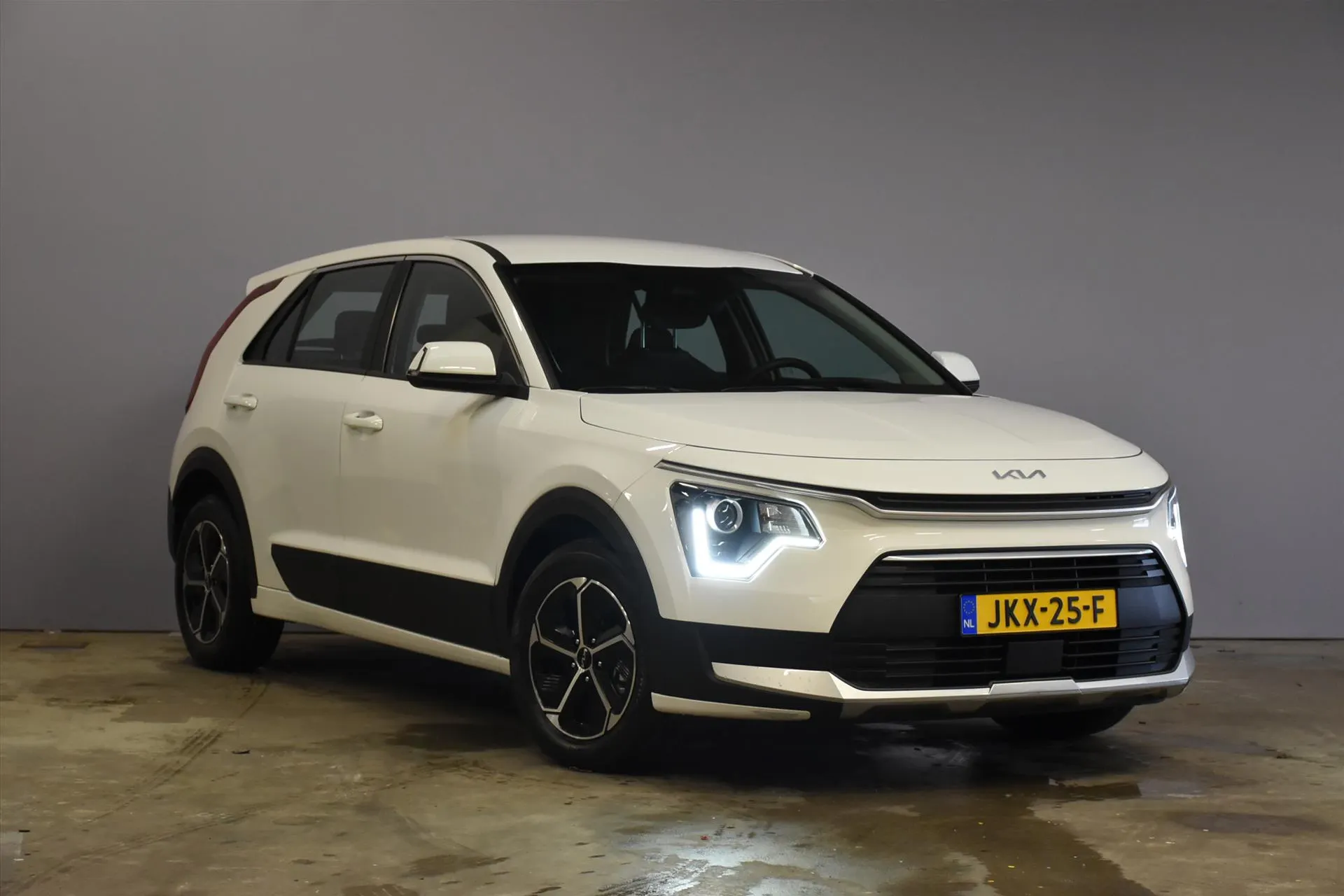 Kia Niro met kenteken JKX-25-F – dashboard