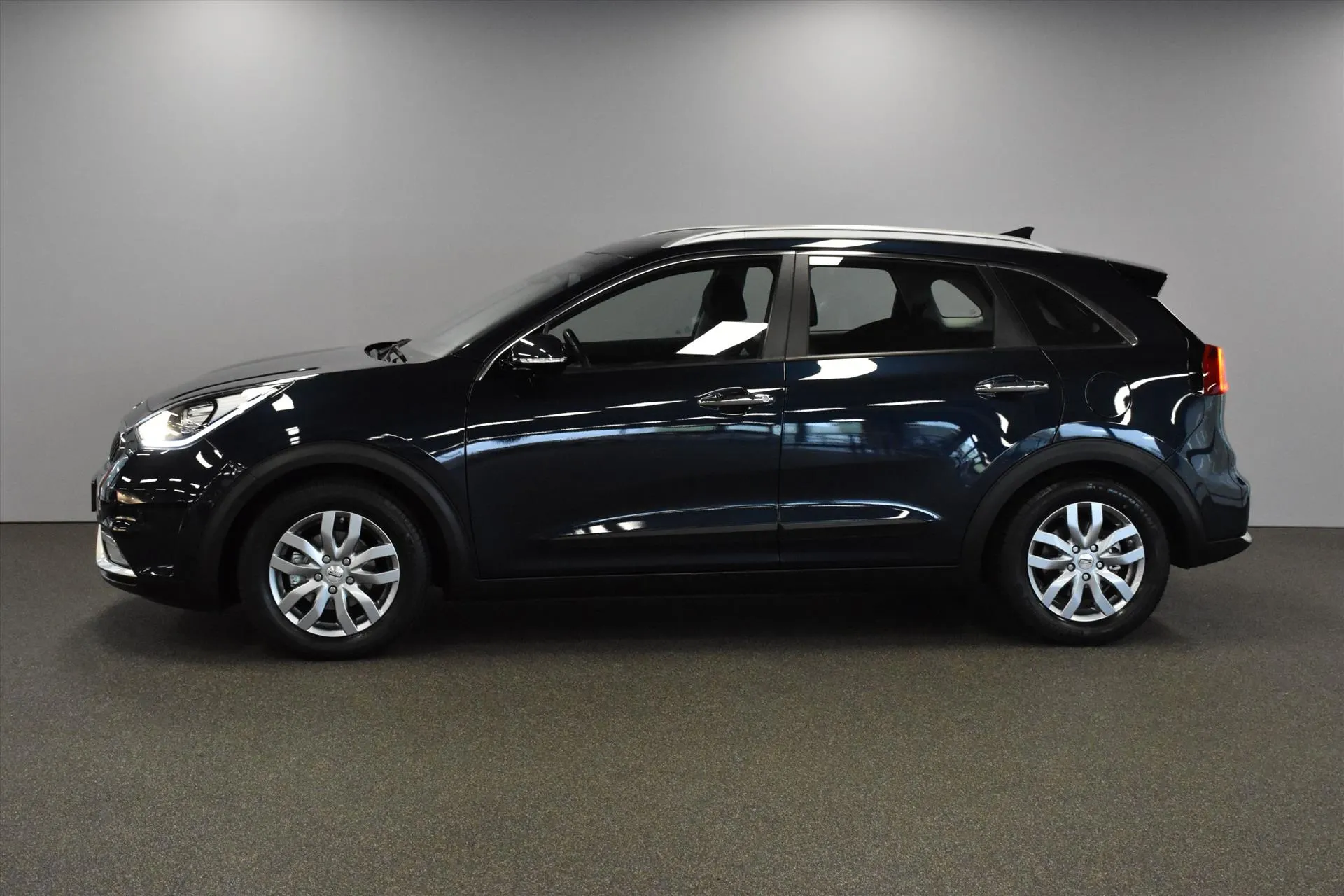 Kia Niro met kenteken KR-590-G – achteraanzicht