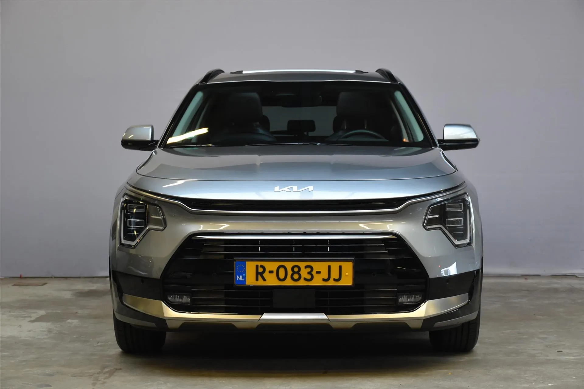 Kia Niro met kenteken R-083-JJ – autofoto 2