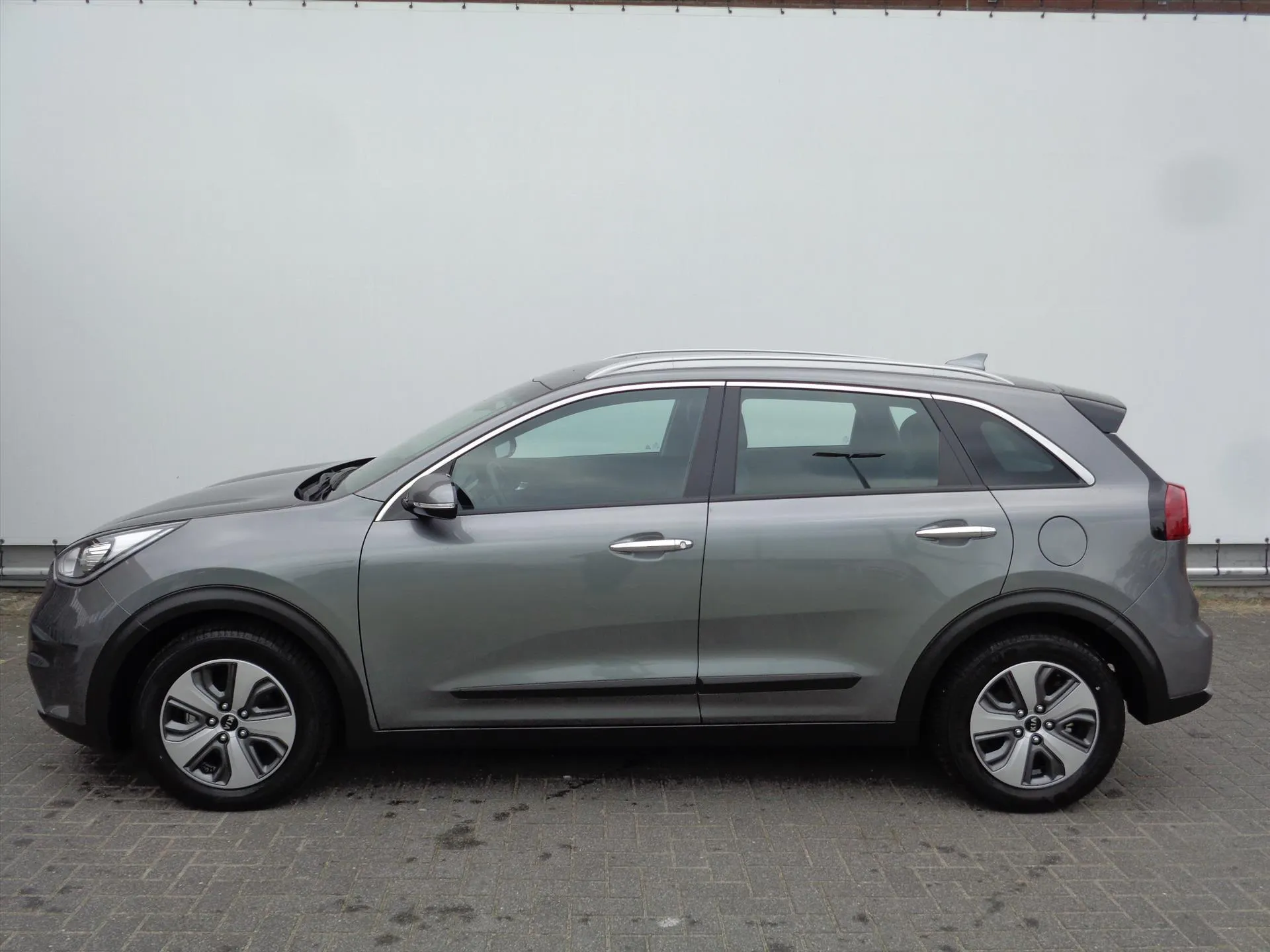 Kia Niro met kenteken SV-624-H – dashboard