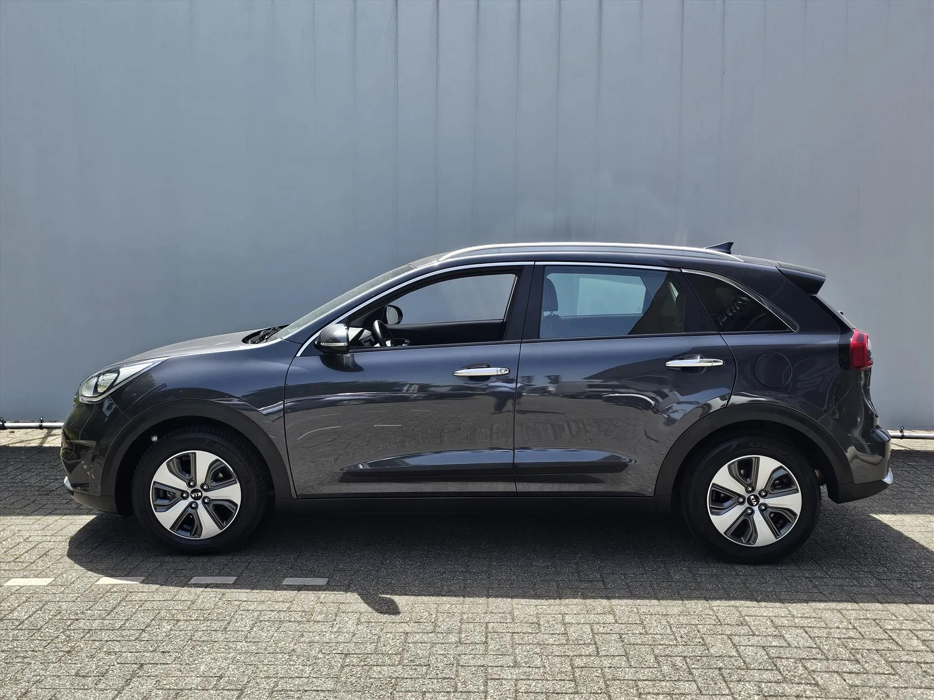 Kia Niro met kenteken XK-495-J – achteraanzicht