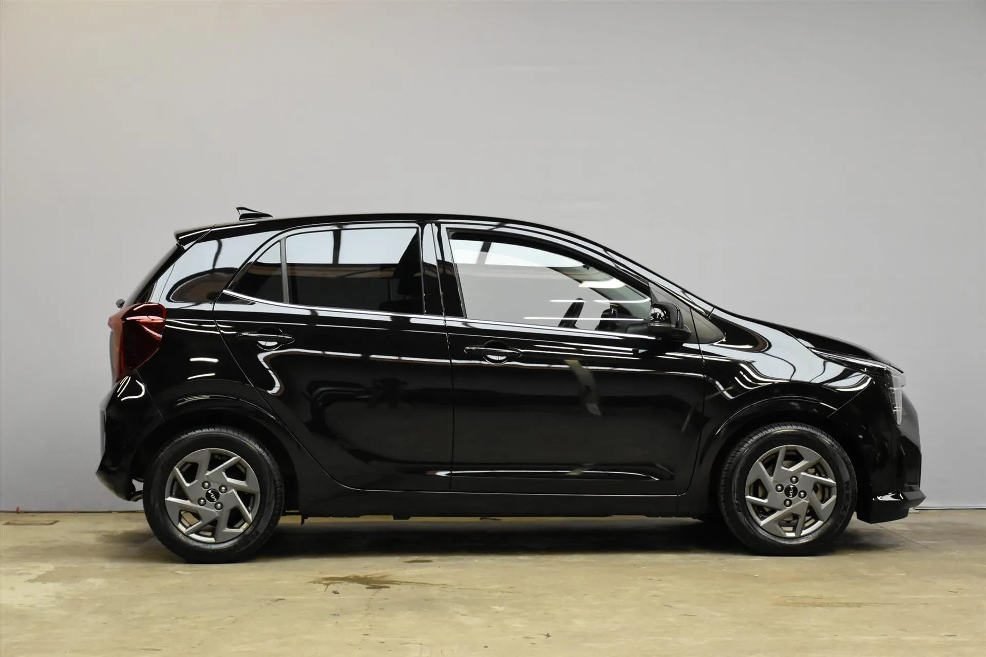 Kia Picanto met kenteken HFS-33-H – dashboard