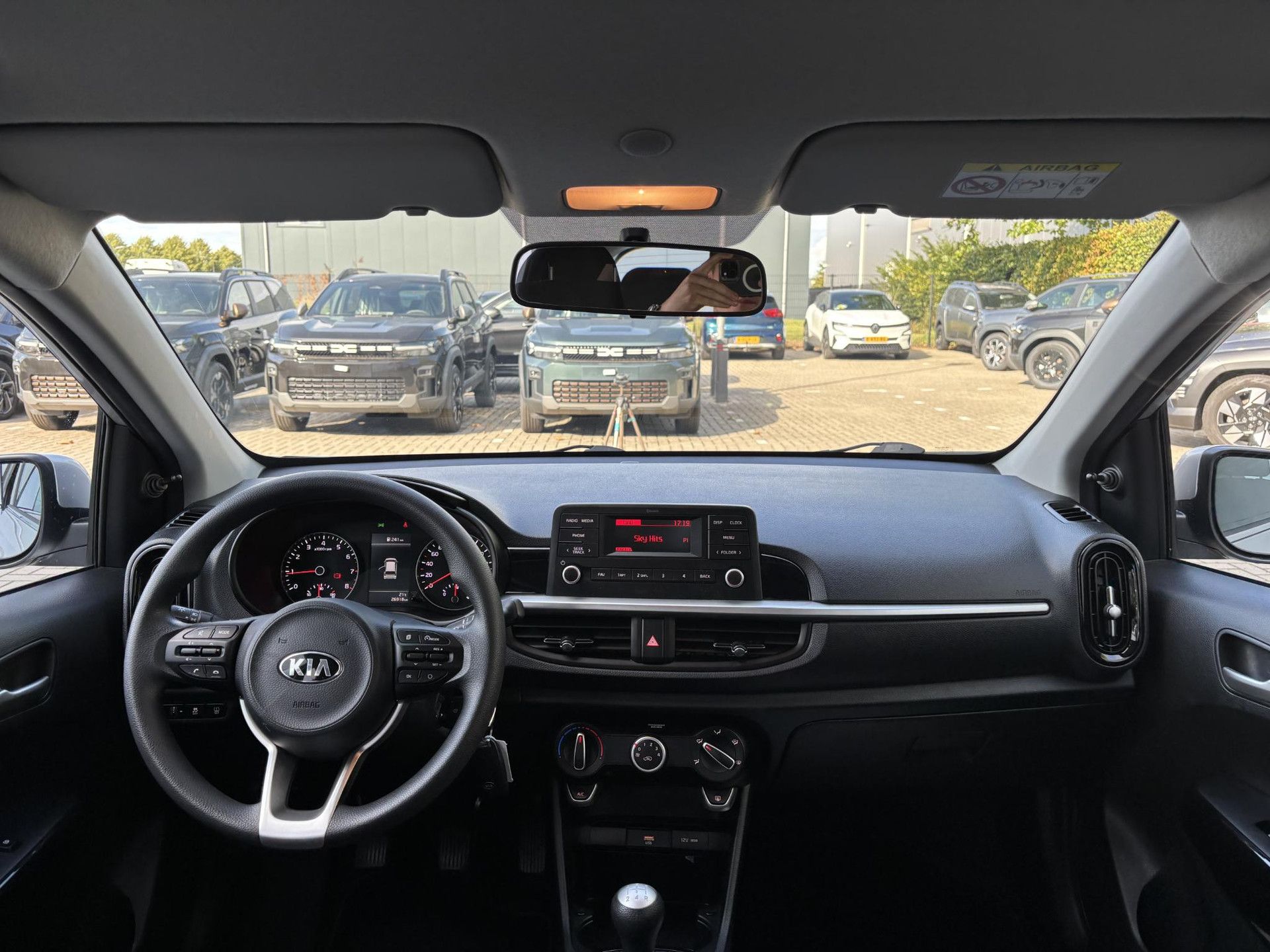 Kia Picanto met kenteken K-382-VN – interieur