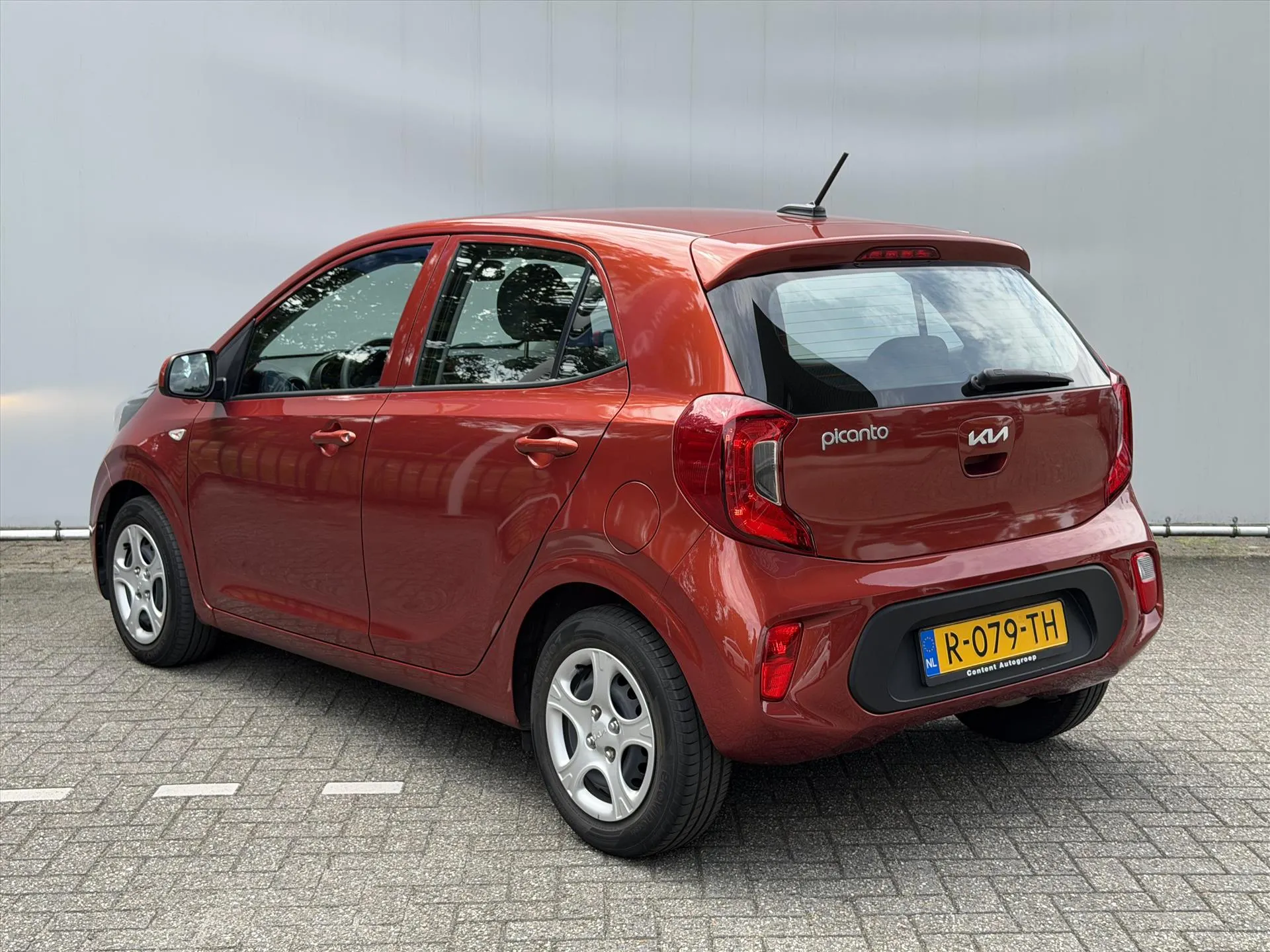 Kia Picanto met kenteken R-079-TH – interieur