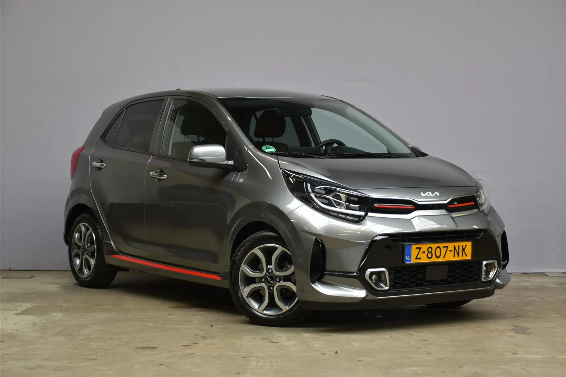 Kia Picanto met kenteken Z-807-NK – interieur