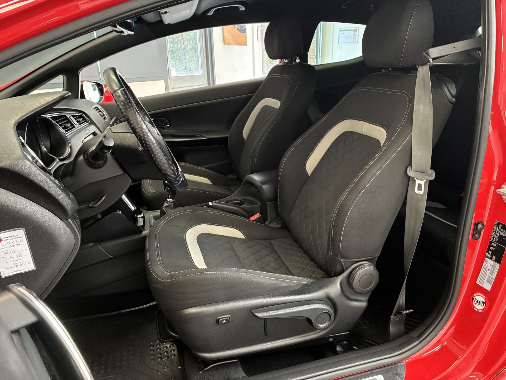 Kia pro_cee'd met kenteken KL-386-D – dashboard