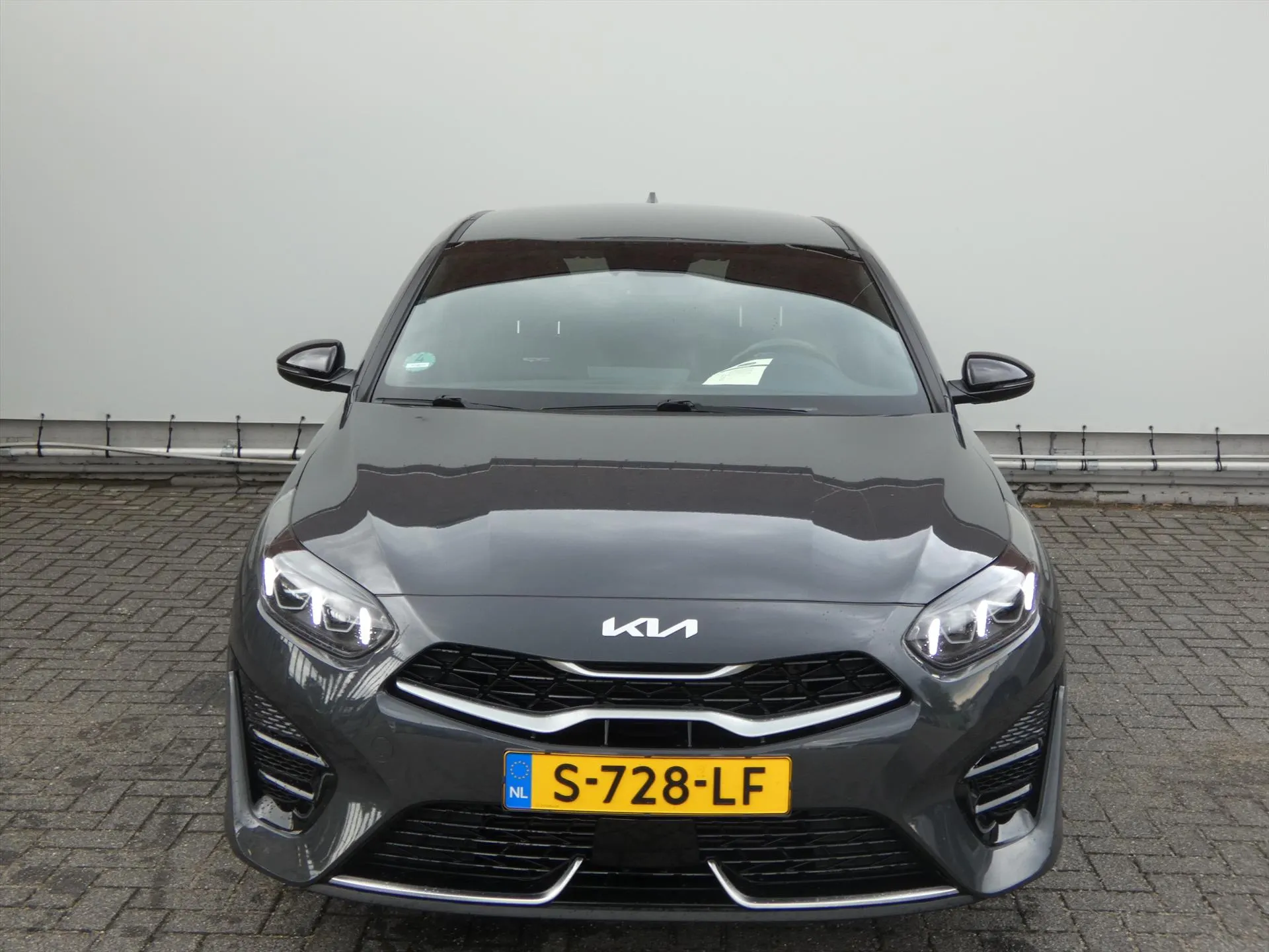 Kia ProCeed met kenteken S-728-LF – achteraanzicht
