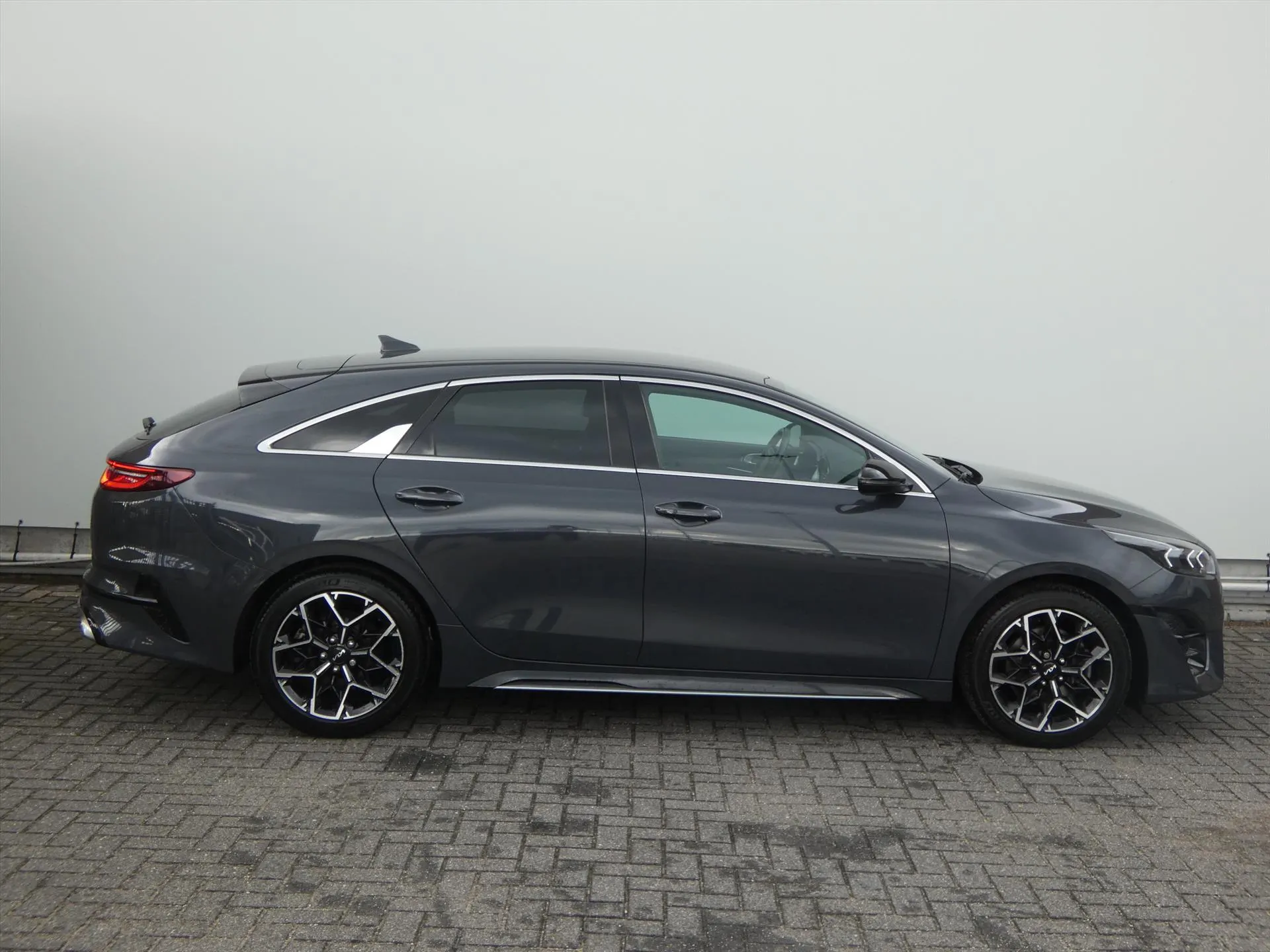 Kia ProCeed met kenteken S-728-LF – dashboard