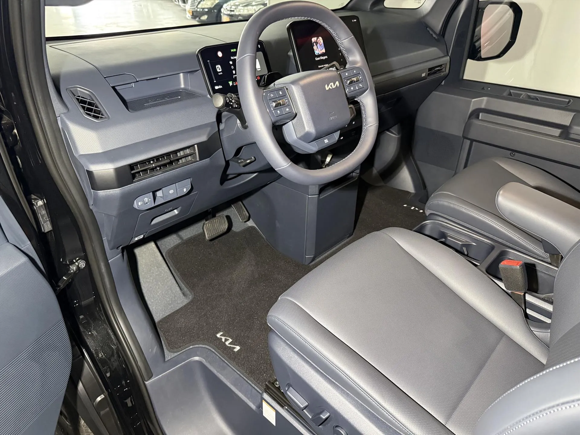 Kia PV5 met kenteken 78353 – detailfoto