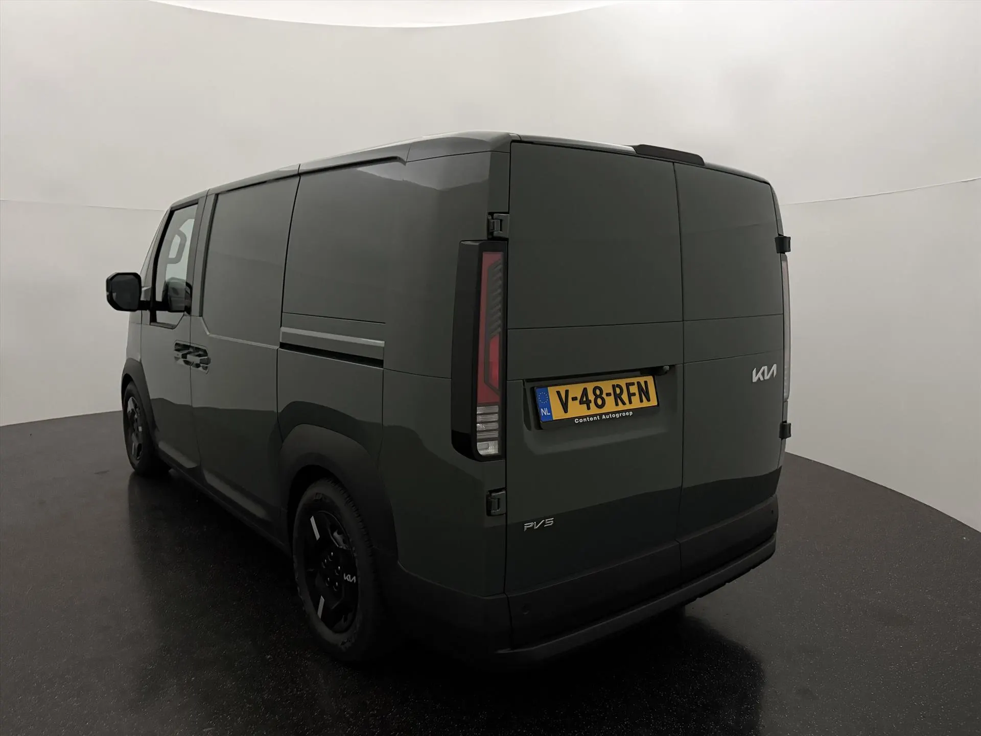 Kia PV5 met kenteken V-48-RFN – autofoto 4