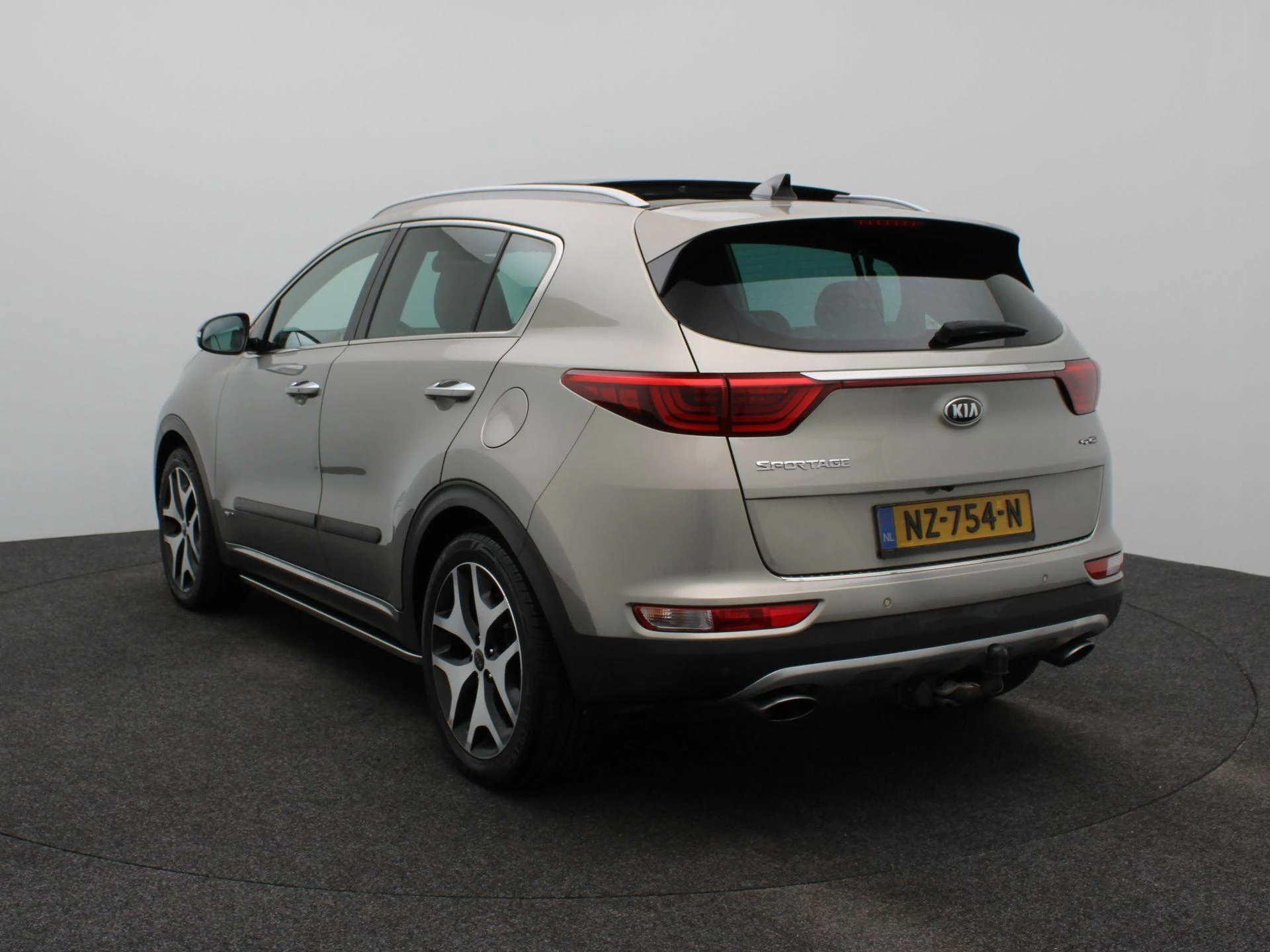 Kia Sportage met kenteken 75100 – autofoto 3