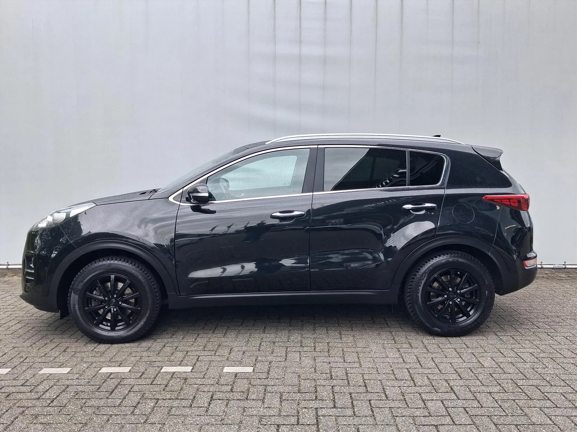 Kia Sportage met kenteken L-245-RN – achteraanzicht